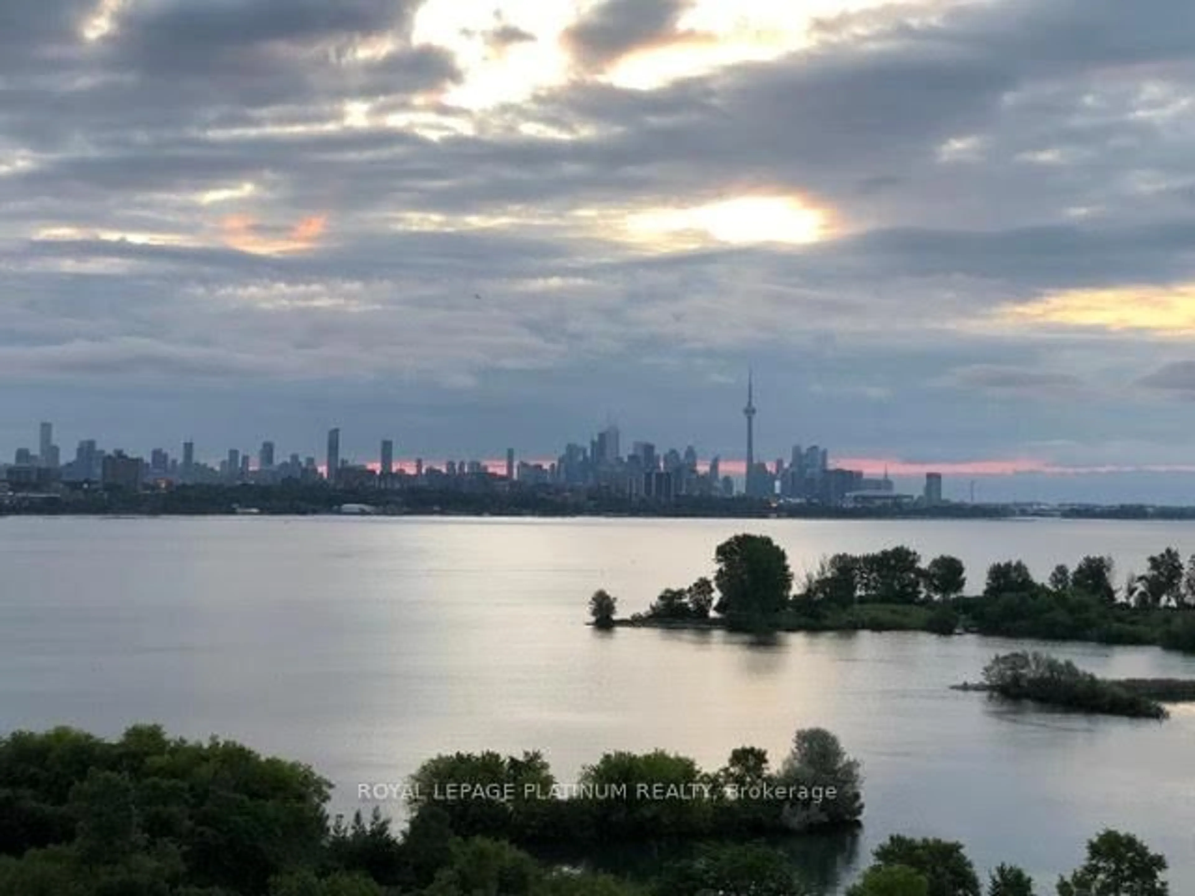 Blurry image for 20 Shorebreeze Dr #904, Toronto Ontario M8V 0C7