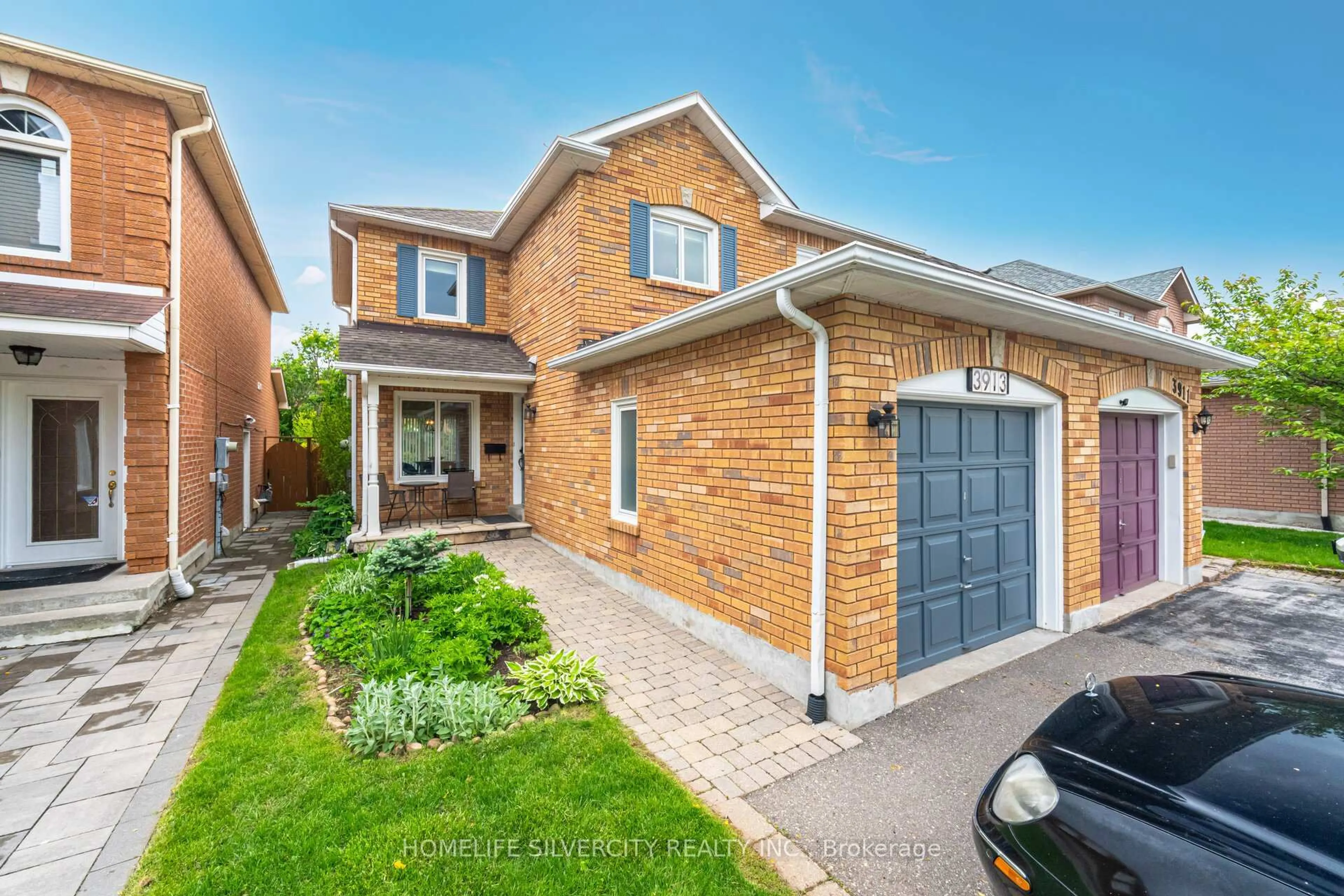 Home with brick exterior material, street for 3913 Ponderosa Lane, Mississauga Ontario L5N 6W4
