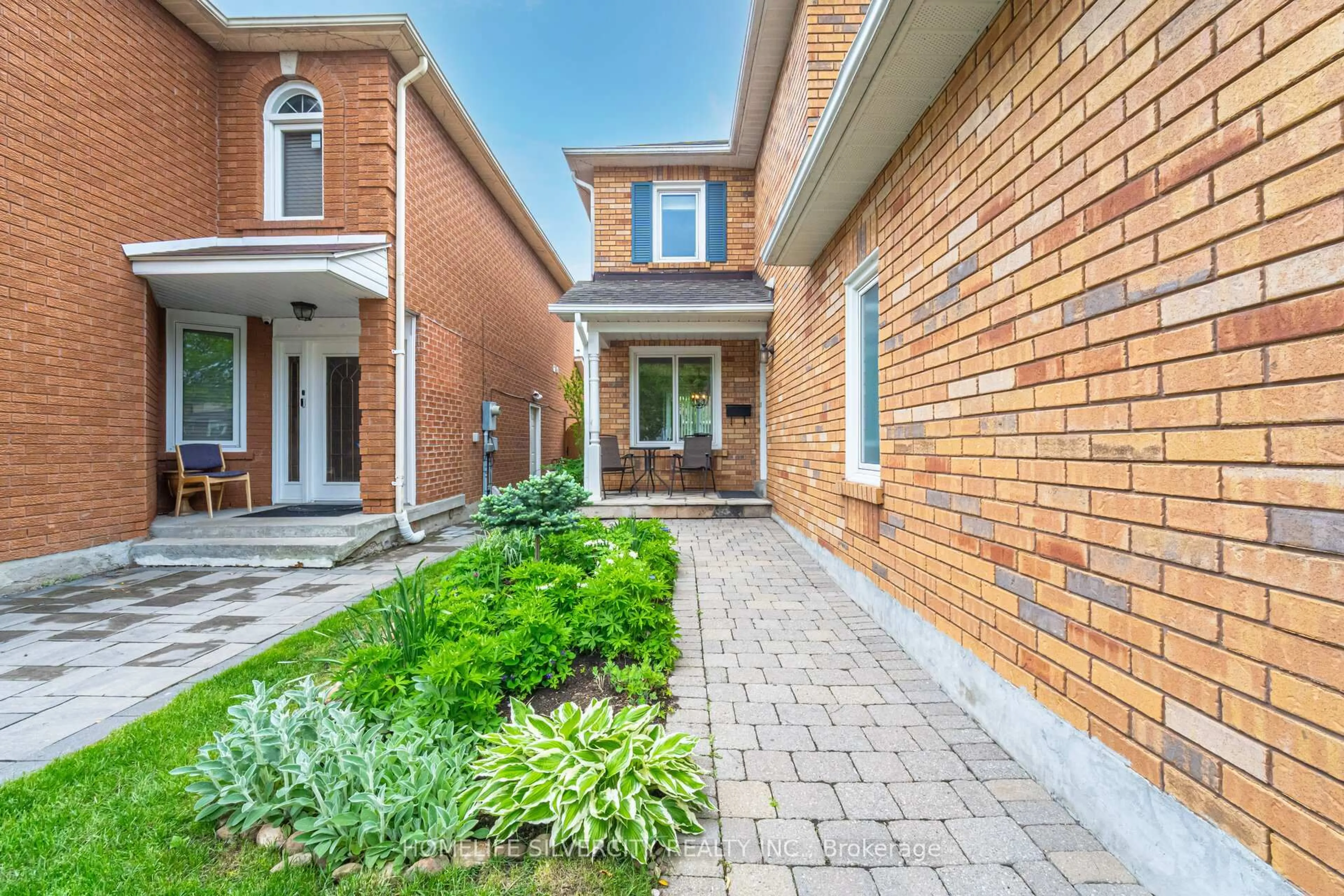 Home with brick exterior material, street for 3913 Ponderosa Lane, Mississauga Ontario L5N 6W4
