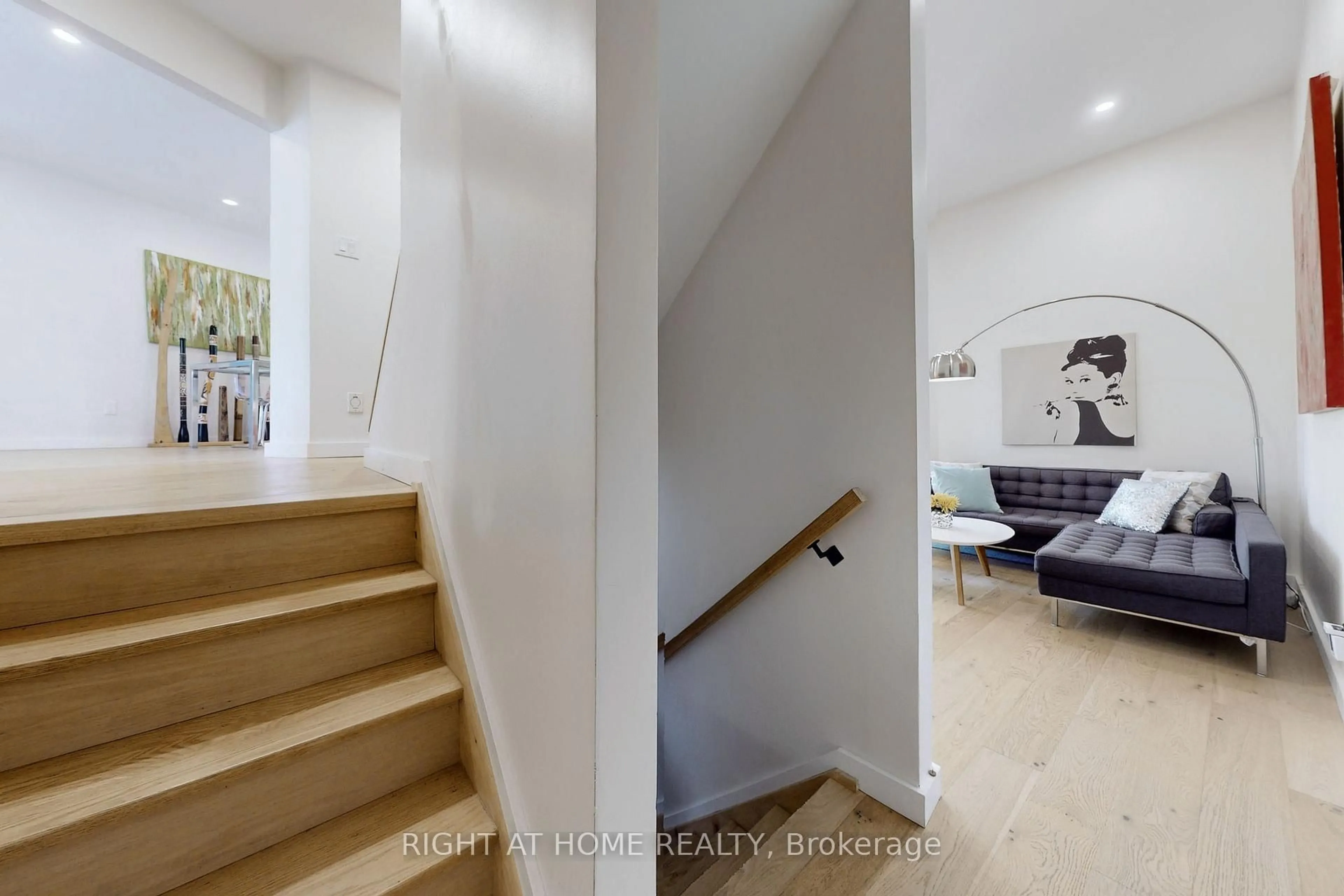Stairs for 400 Bloor St #6, Mississauga Ontario L5A 3M8