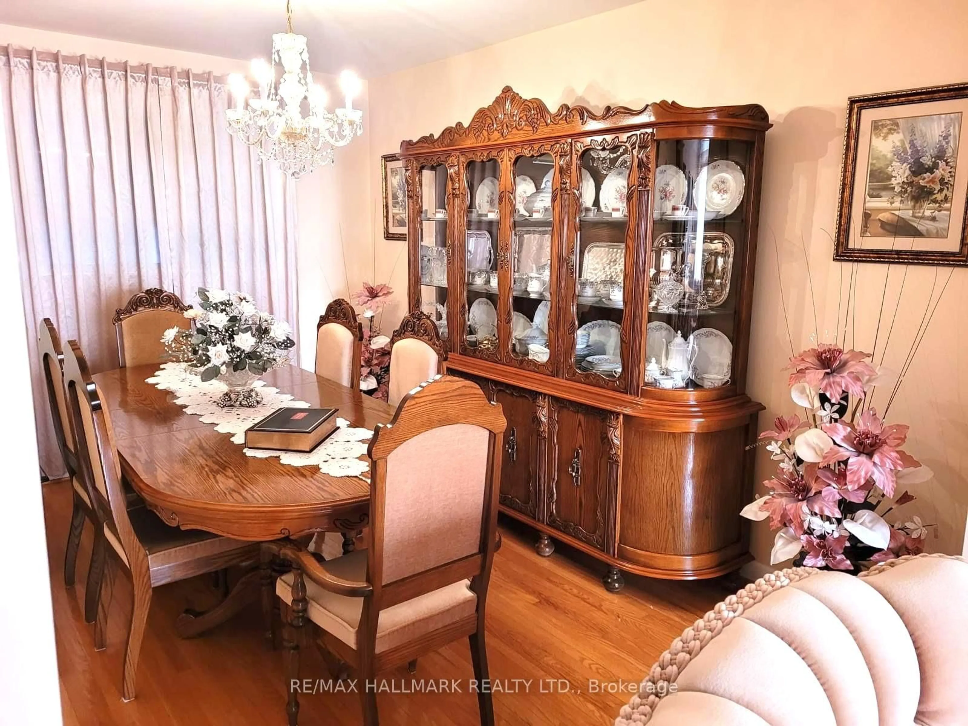 Dining room, wood/laminate floor for 35 Clairton Cres, Toronto Ontario M6N 2M7