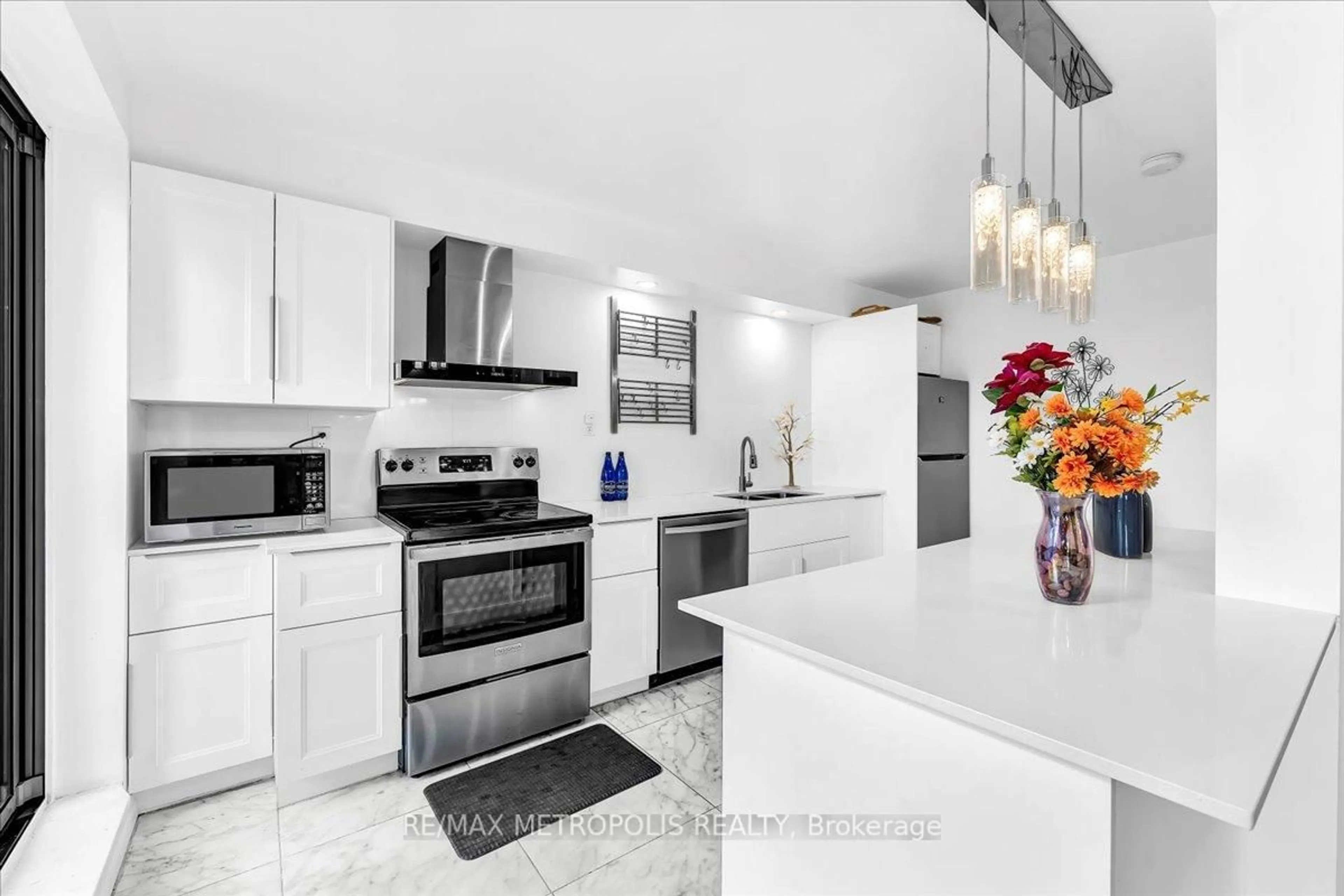 Contemporary kitchen, ceramic/tile floor for 2170 Bromsgrove Rd #135, Mississauga Ontario L5J 4J2