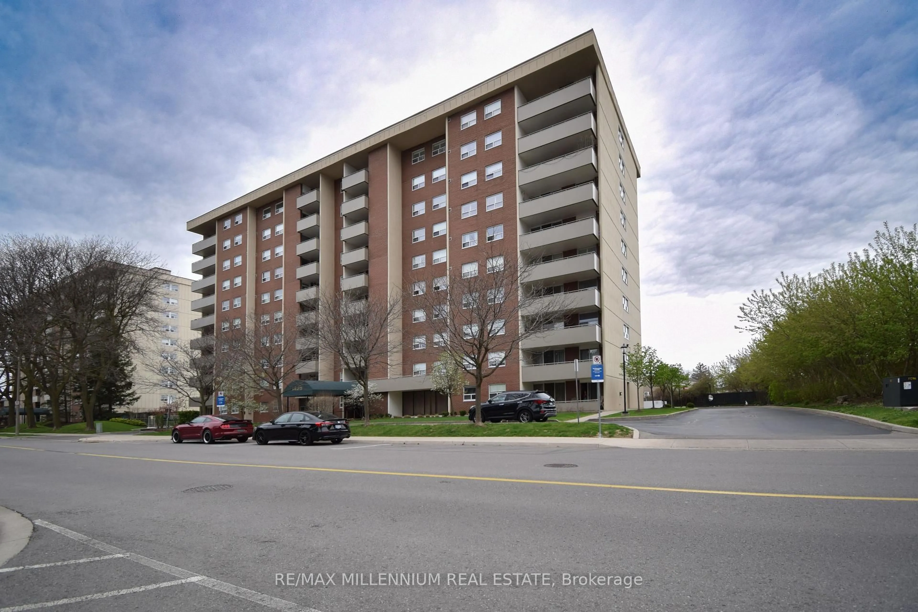 Unknown for 1425 Ghent Ave #902, Burlington Ontario L7S 1X5
