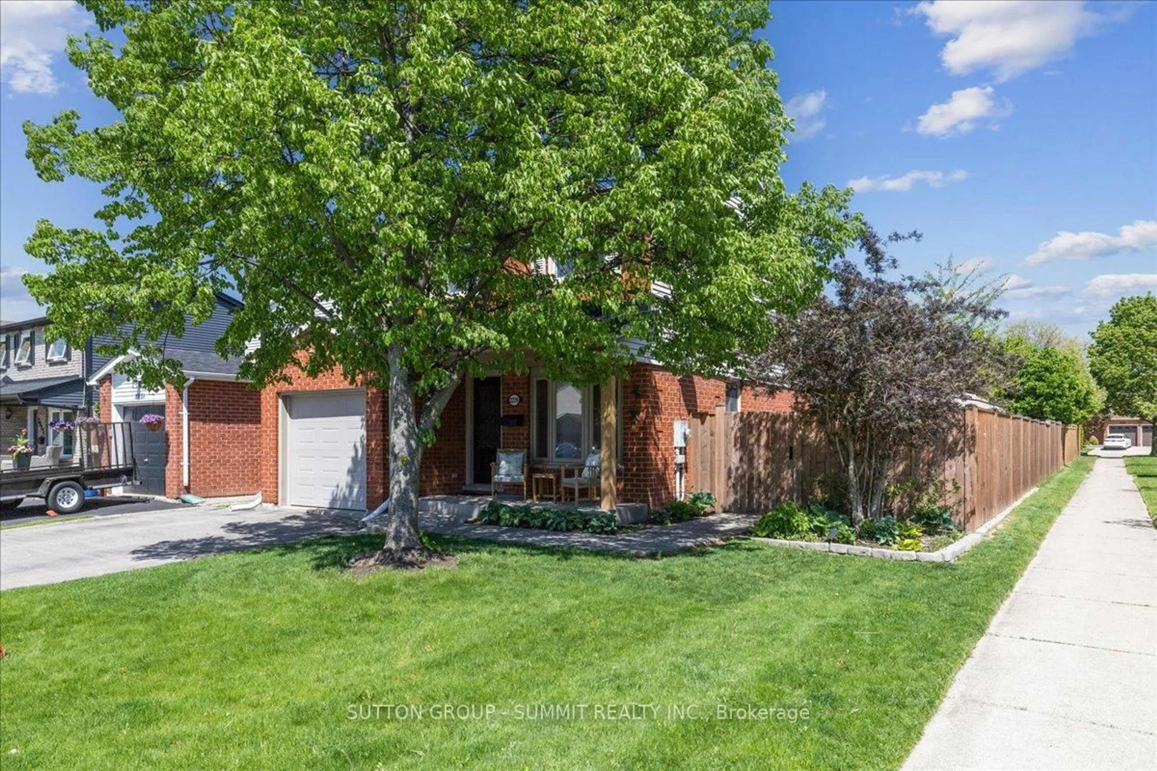Home with brick exterior material, street for 2229 Silverbirch Crt, Burlington Ontario L7M 3H3