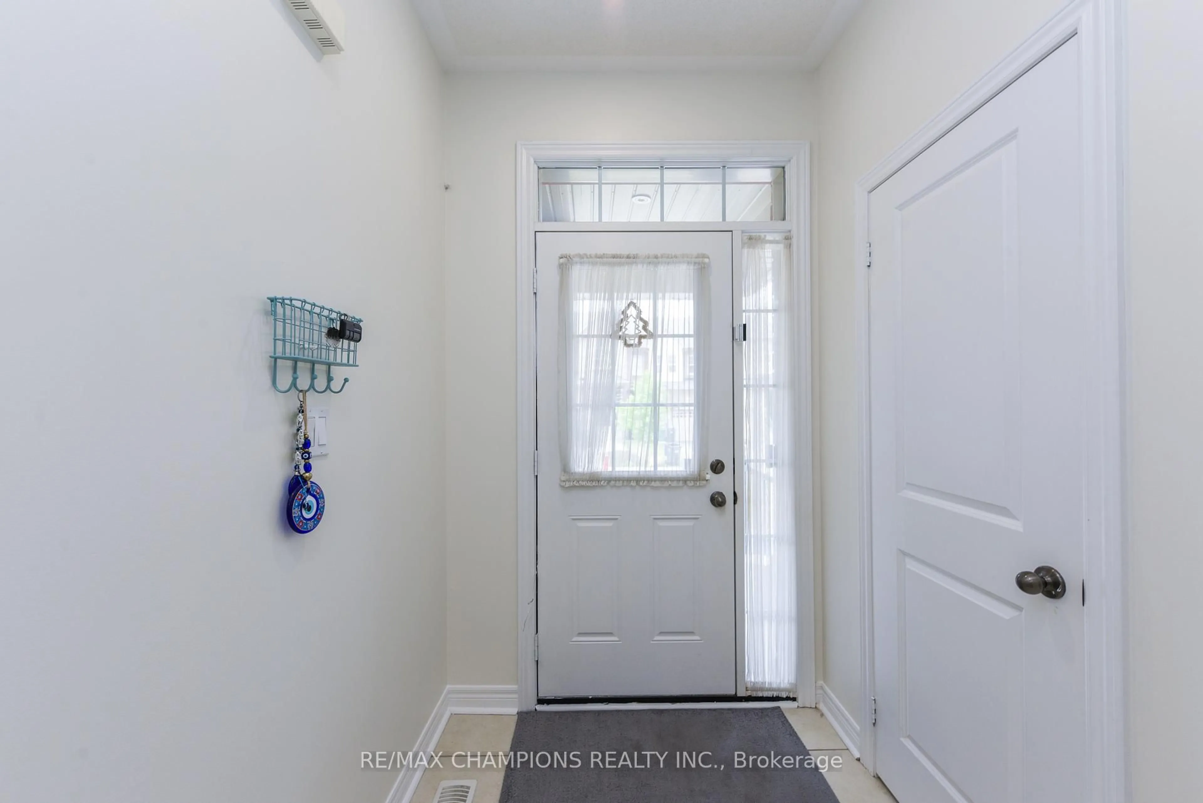 Indoor entryway for 57 Fann Dr, Brampton Ontario L7A 4L3