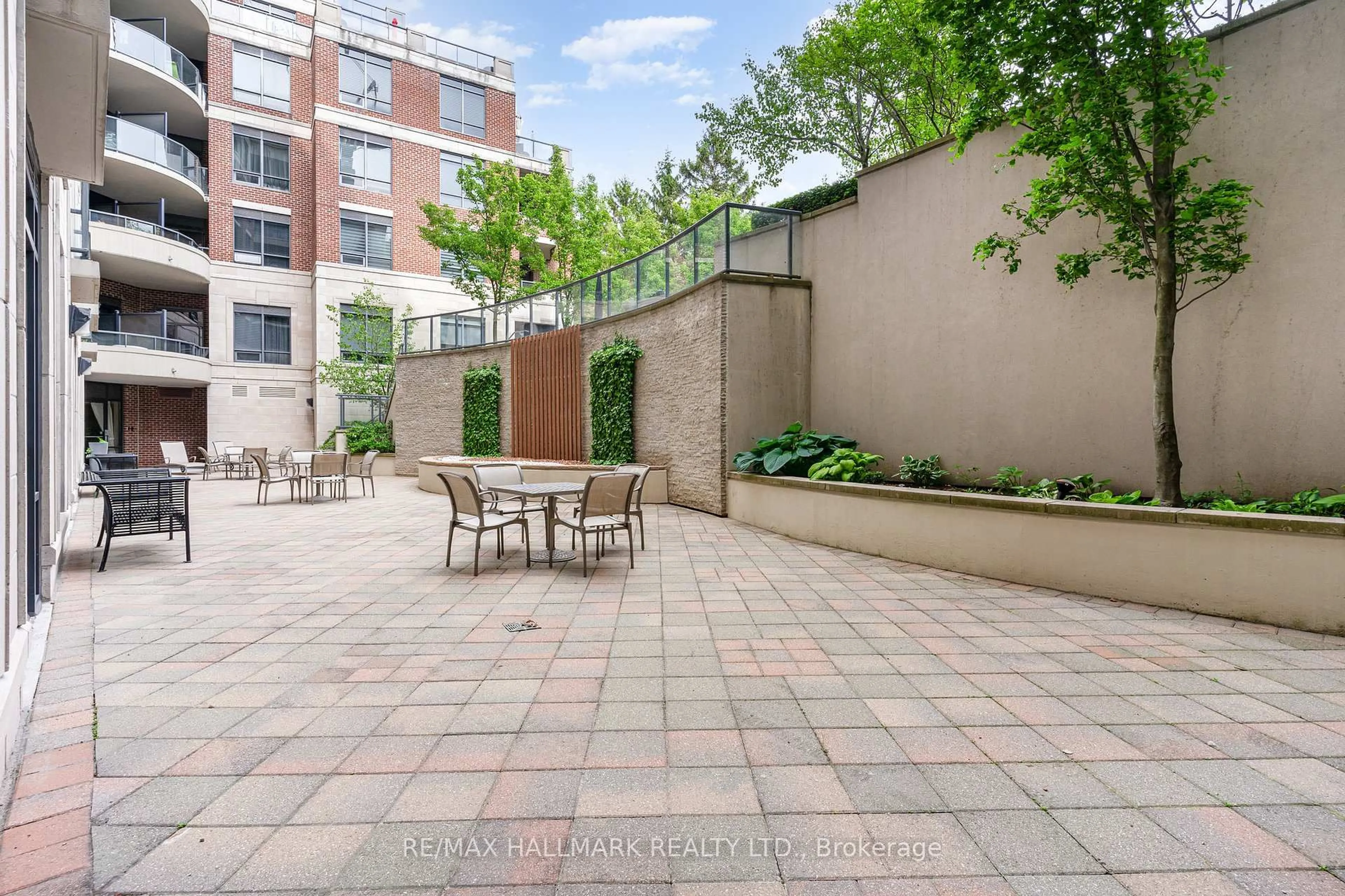 Patio, street for 25 Earlington Ave #109, Toronto Ontario M8X 3A3
