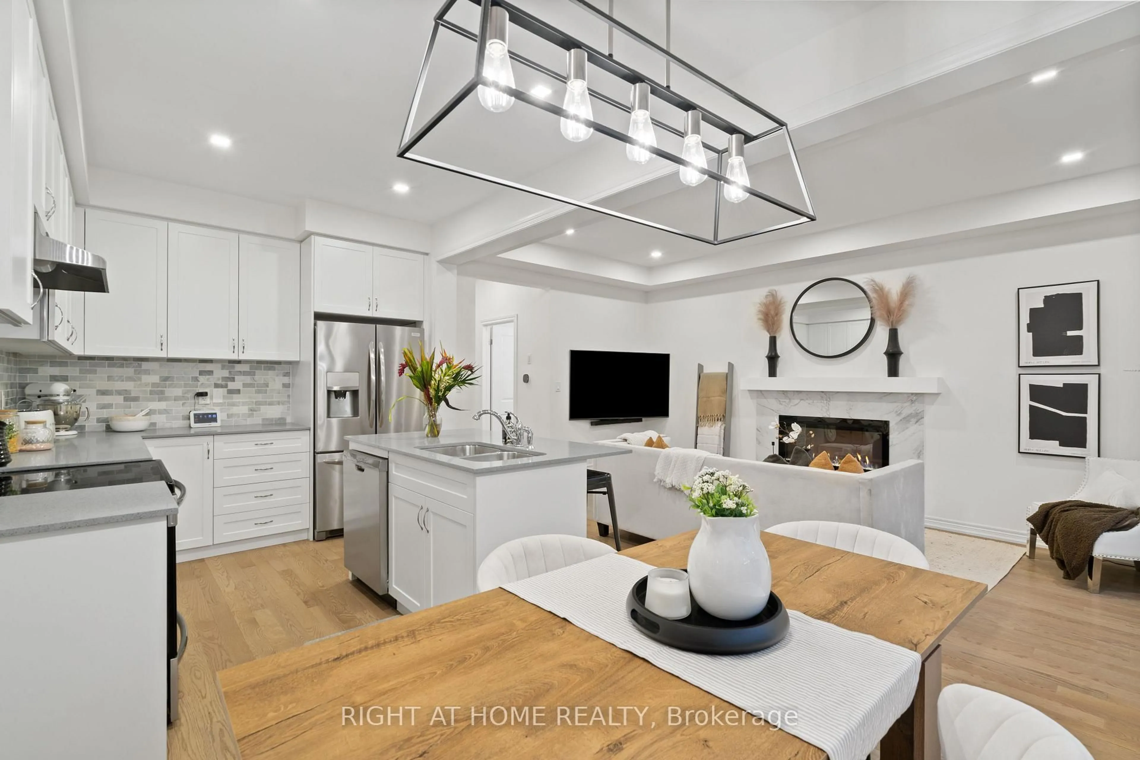 Open concept kitchen, unknown for 9 Angelfish Rd, Brampton Ontario L7A 5C5