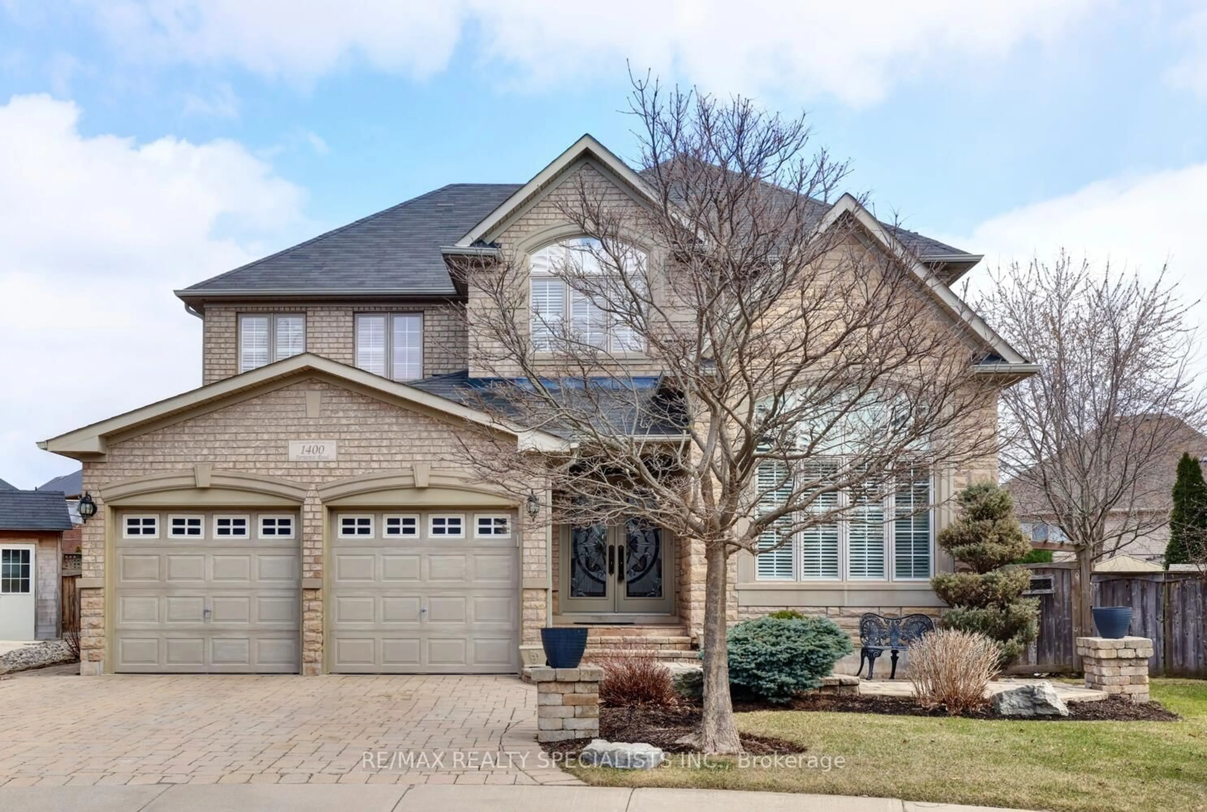 Home with brick exterior material, street for 1400 Ferncrest Rd, Oakville Ontario L6H 7W2