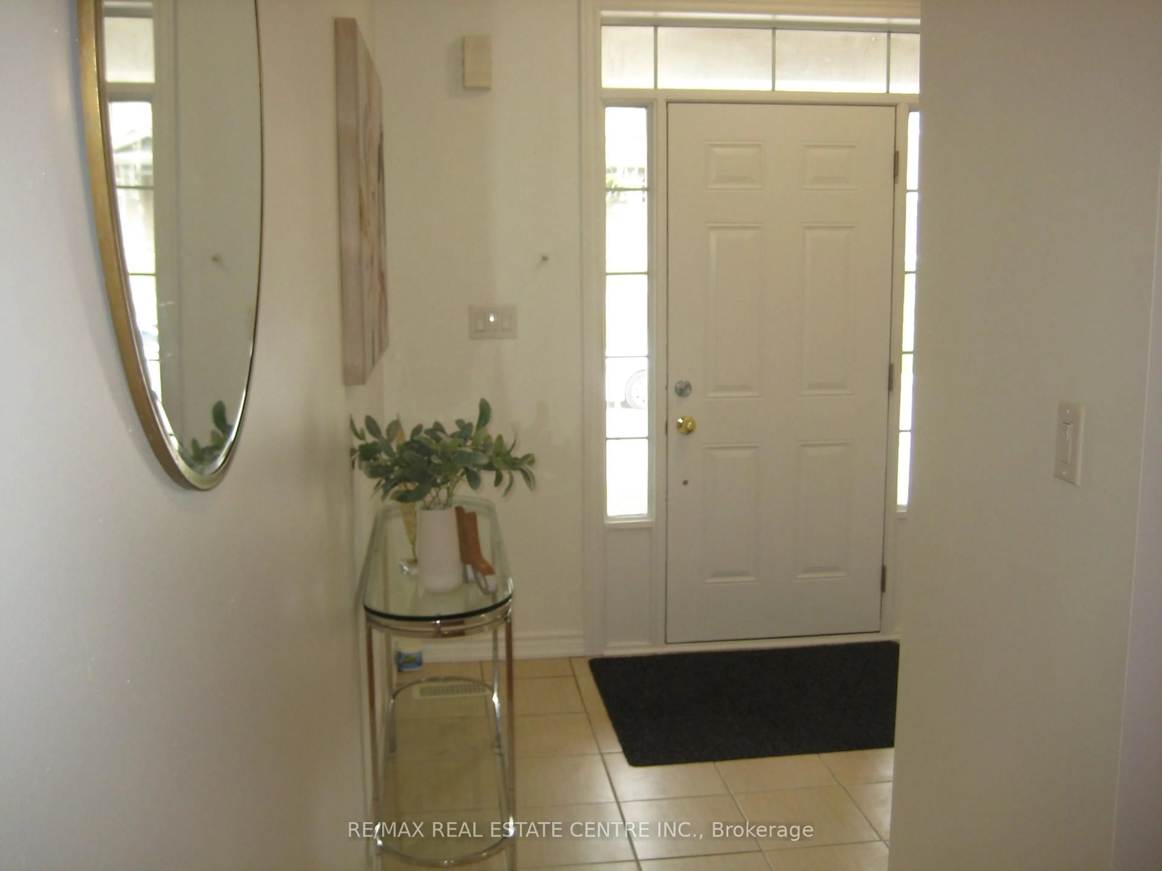 Indoor entryway for 13 Sail Rd, Brampton Ontario L7A 4W6