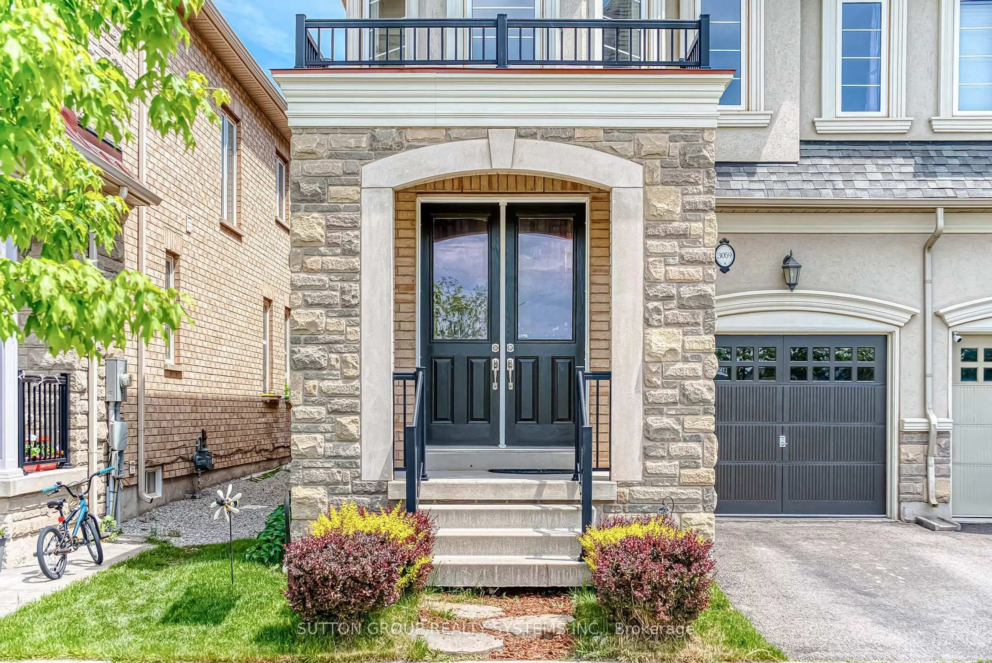 Home with brick exterior material, street for 3059 Isaac Ave, Oakville Ontario L6M 0S7