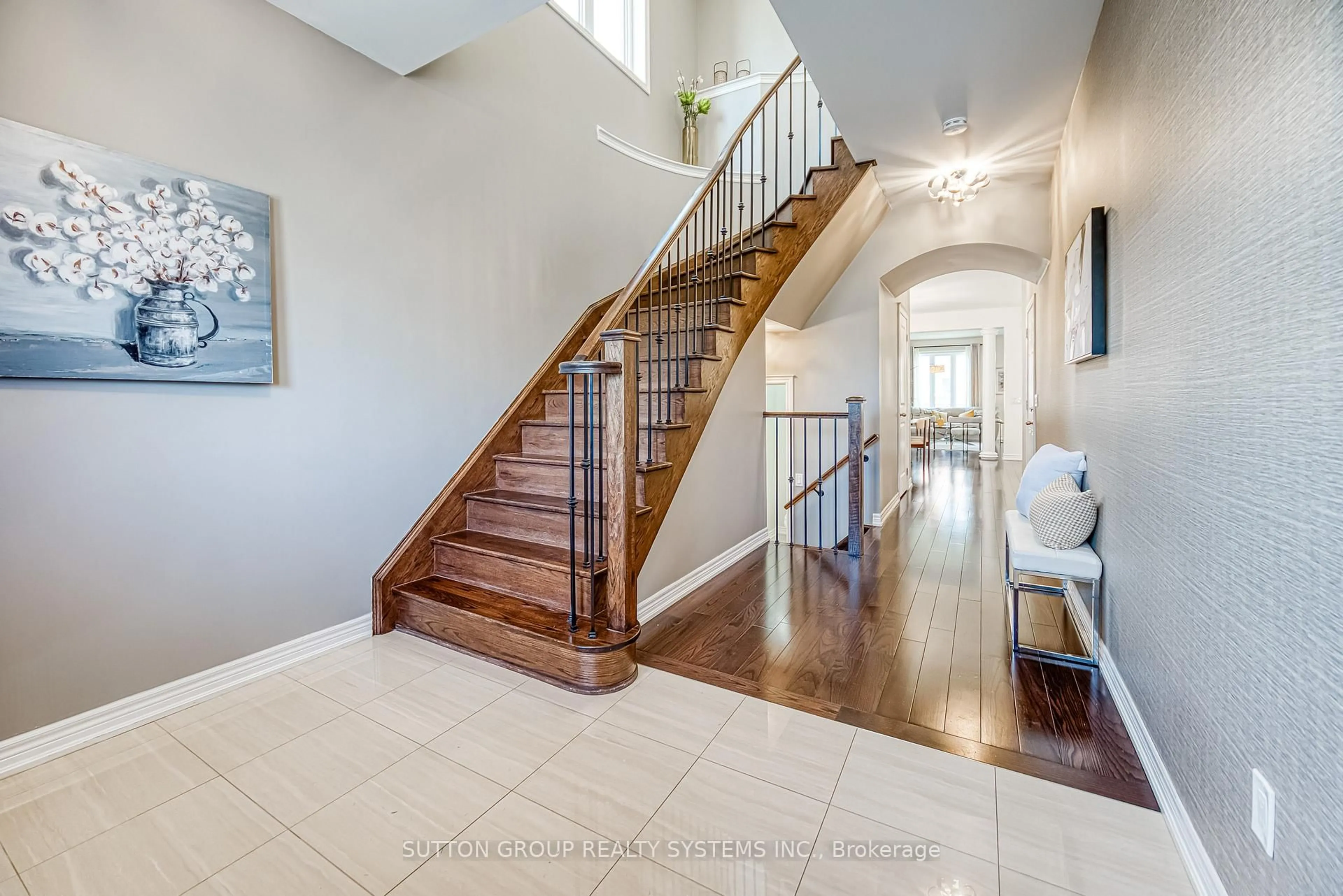 Indoor entryway for 3059 Isaac Ave, Oakville Ontario L6M 0S7