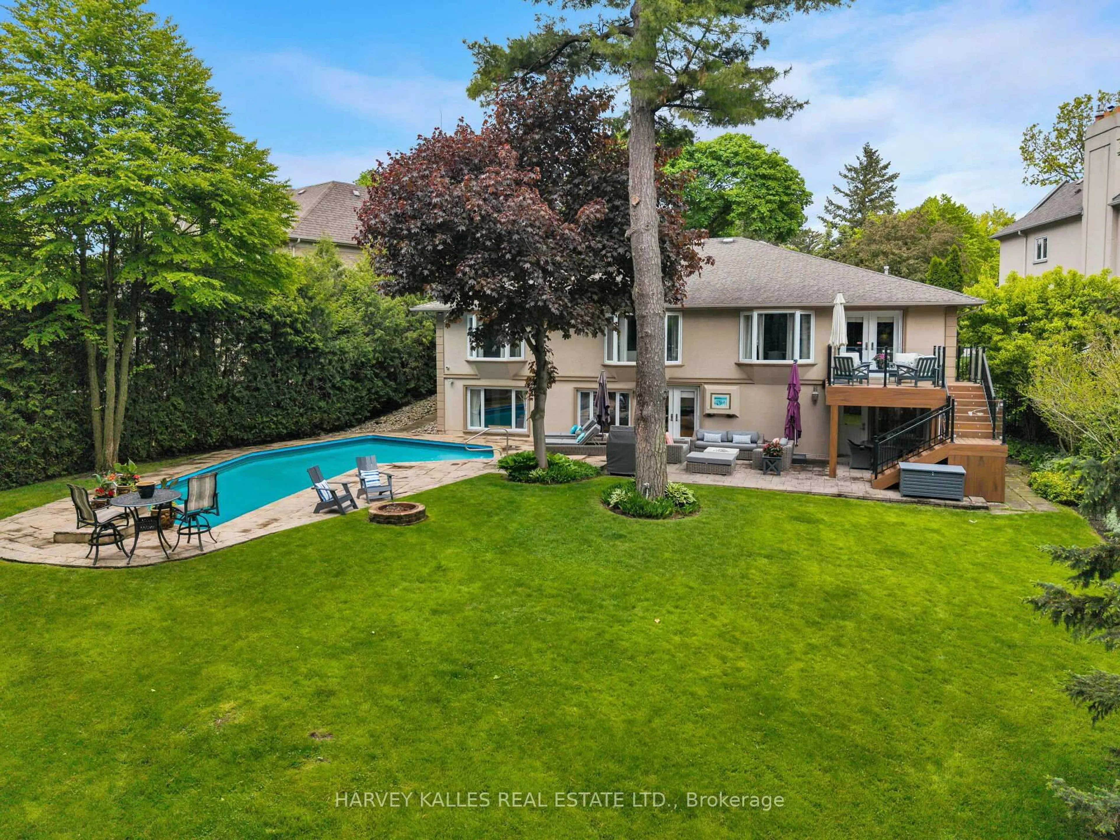 A pic from outside/outdoor area/front of a property/back of a property/a pic from drone, unknown for 53 Twyford Rd, Toronto Ontario M9A 1W5