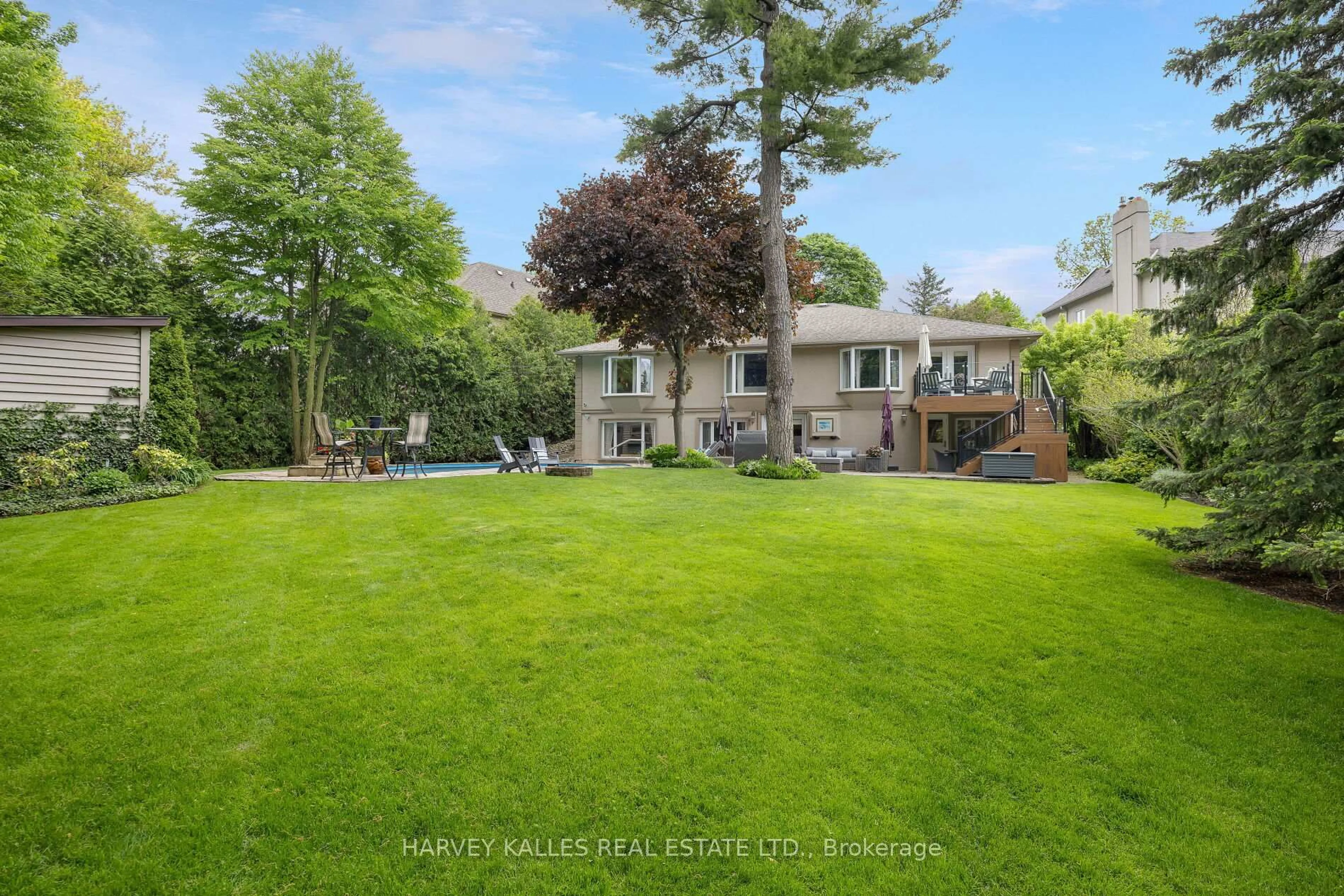 A pic from outside/outdoor area/front of a property/back of a property/a pic from drone, unknown for 53 Twyford Rd, Toronto Ontario M9A 1W5