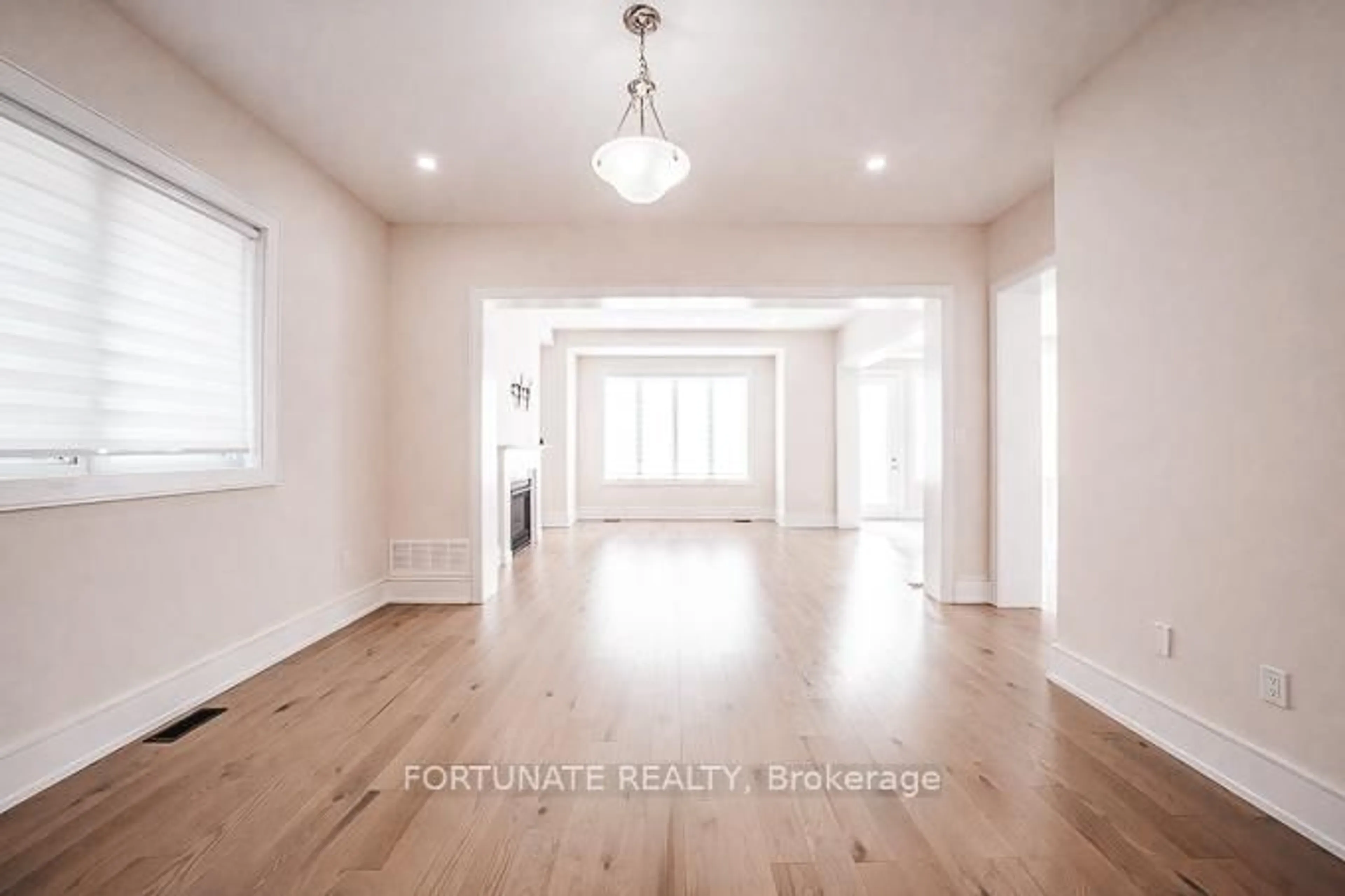 Indoor entryway for 42 Hallaran Rd, Oakville Ontario L6H 0Z8