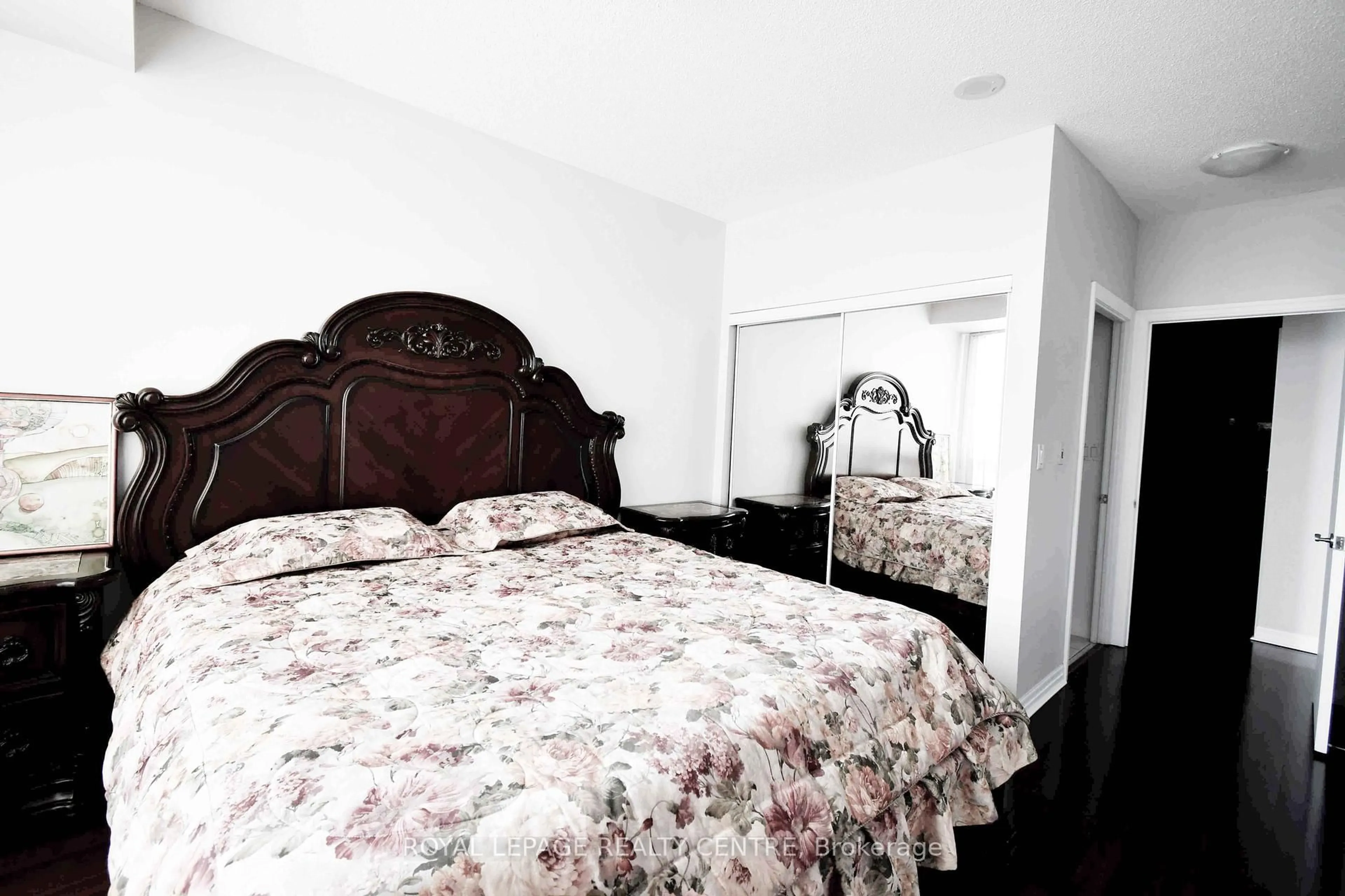 Bedroom with bed, unknown for 1359 Rathburn Rd #1914, Mississauga Ontario L4W 5P7