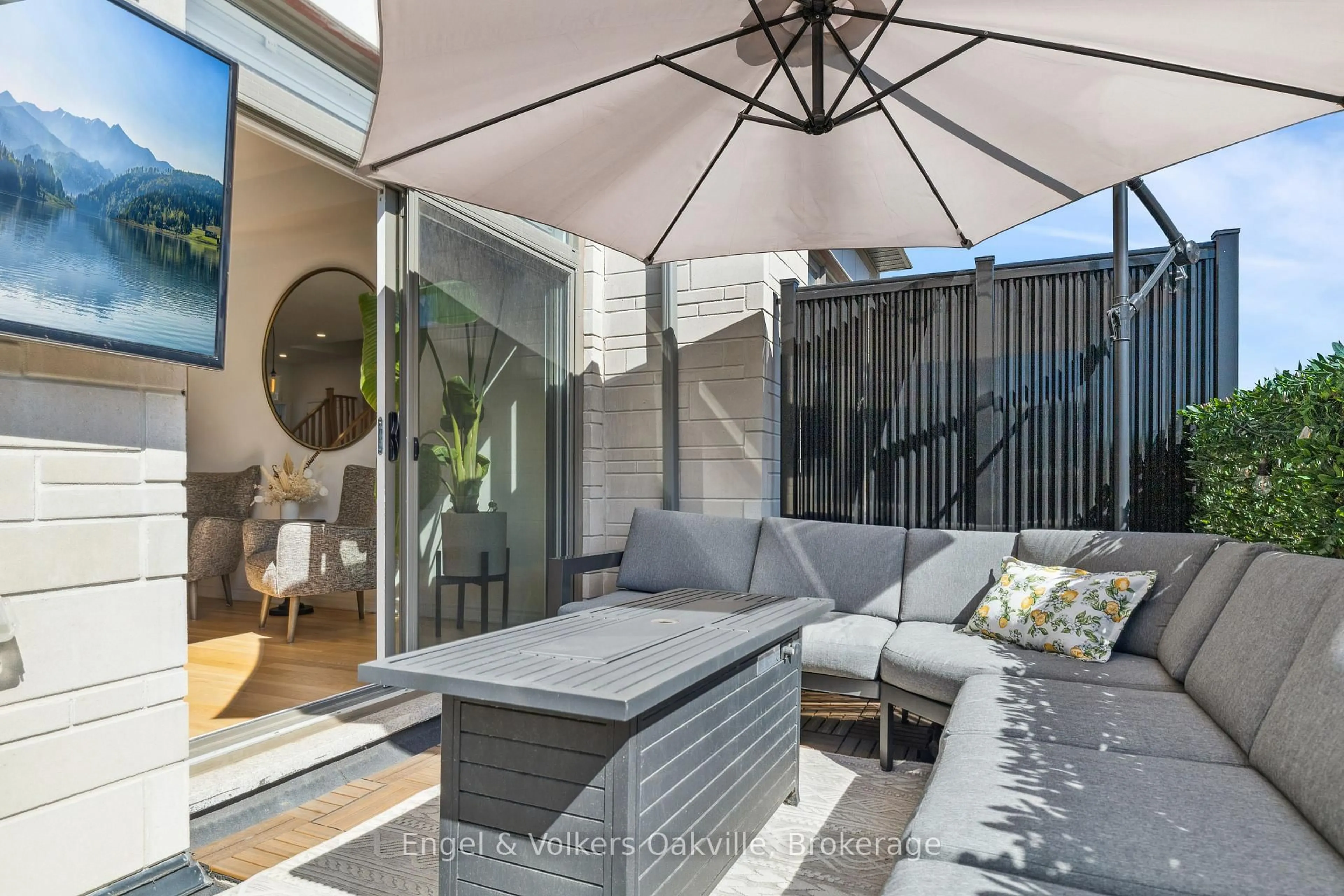 Patio, street for 2481 Badger Cres #2, Oakville Ontario L6M 5M1