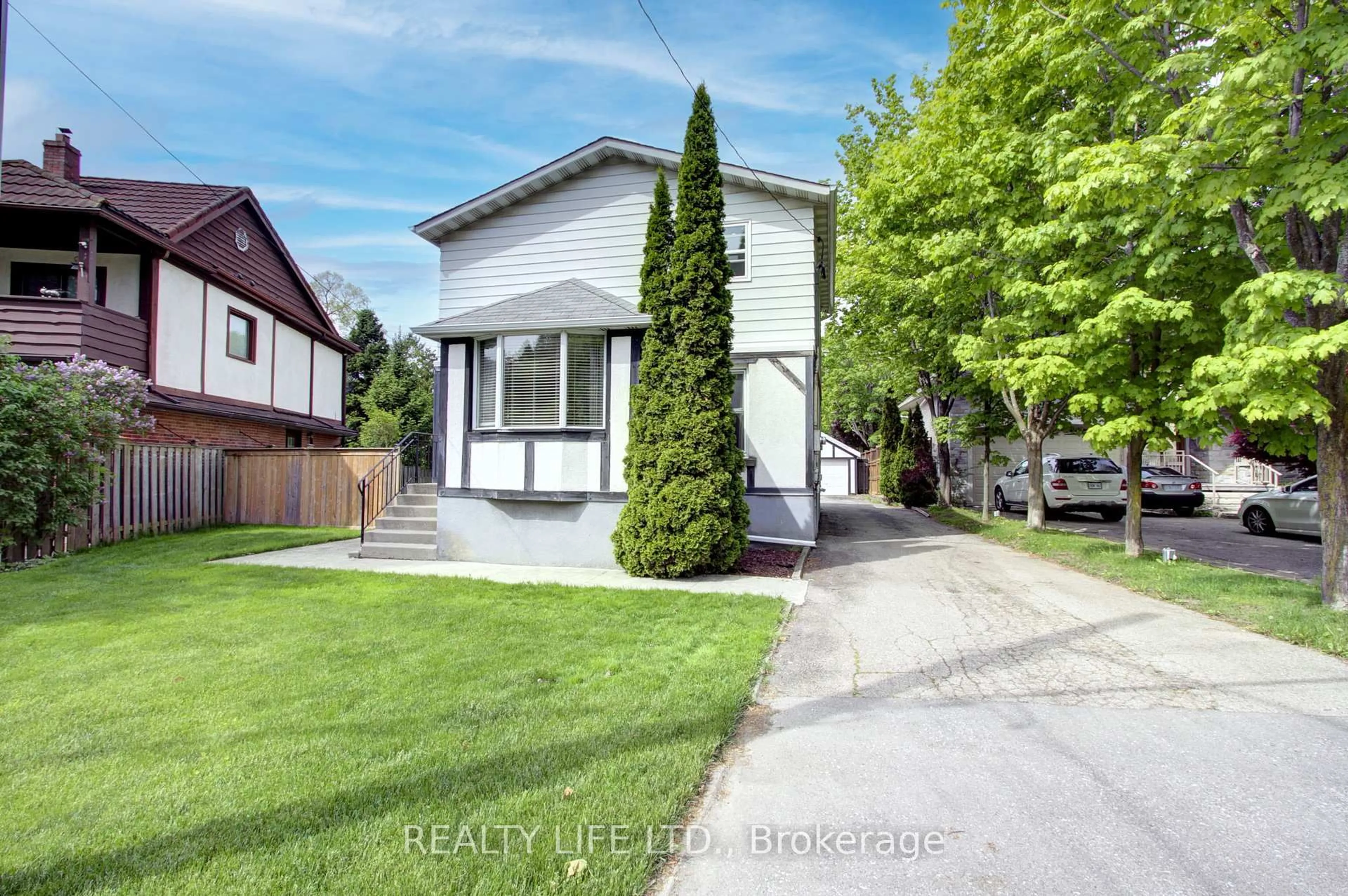 A pic from outside/outdoor area/front of a property/back of a property/a pic from drone, street for 48 Bonnyview Dr, Toronto Ontario M8Y 3G6