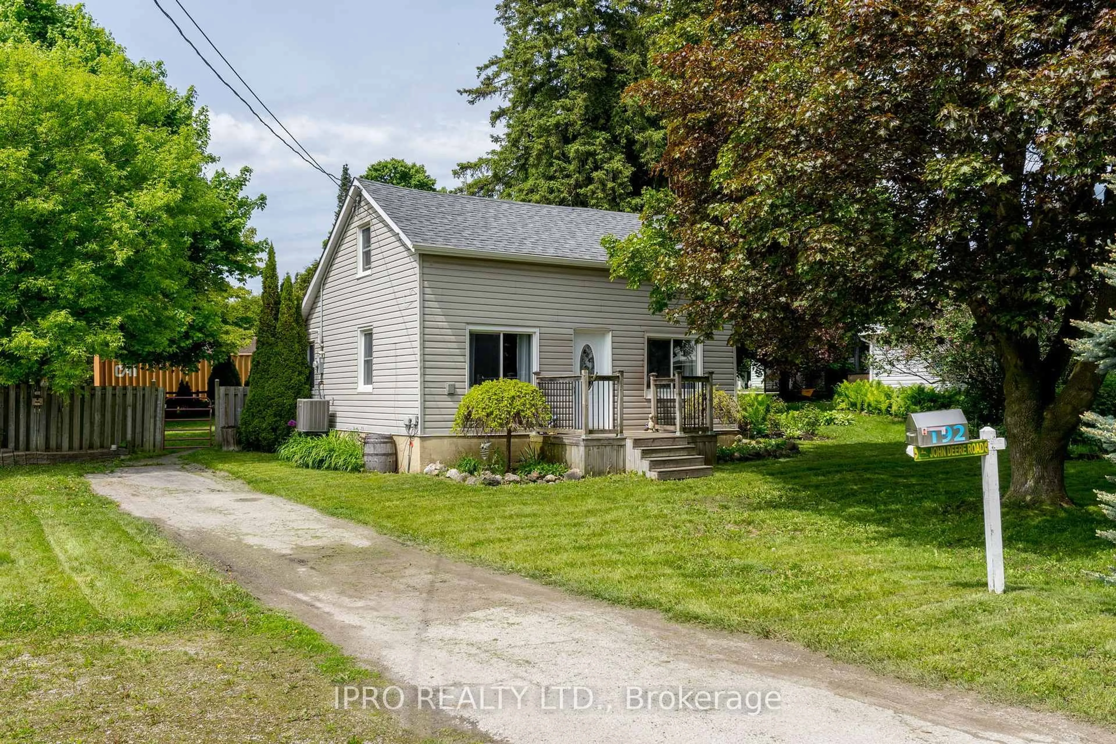A pic from outside/outdoor area/front of a property/back of a property/a pic from drone, street for 192 Main St, Halton Hills Ontario L7J 1W8