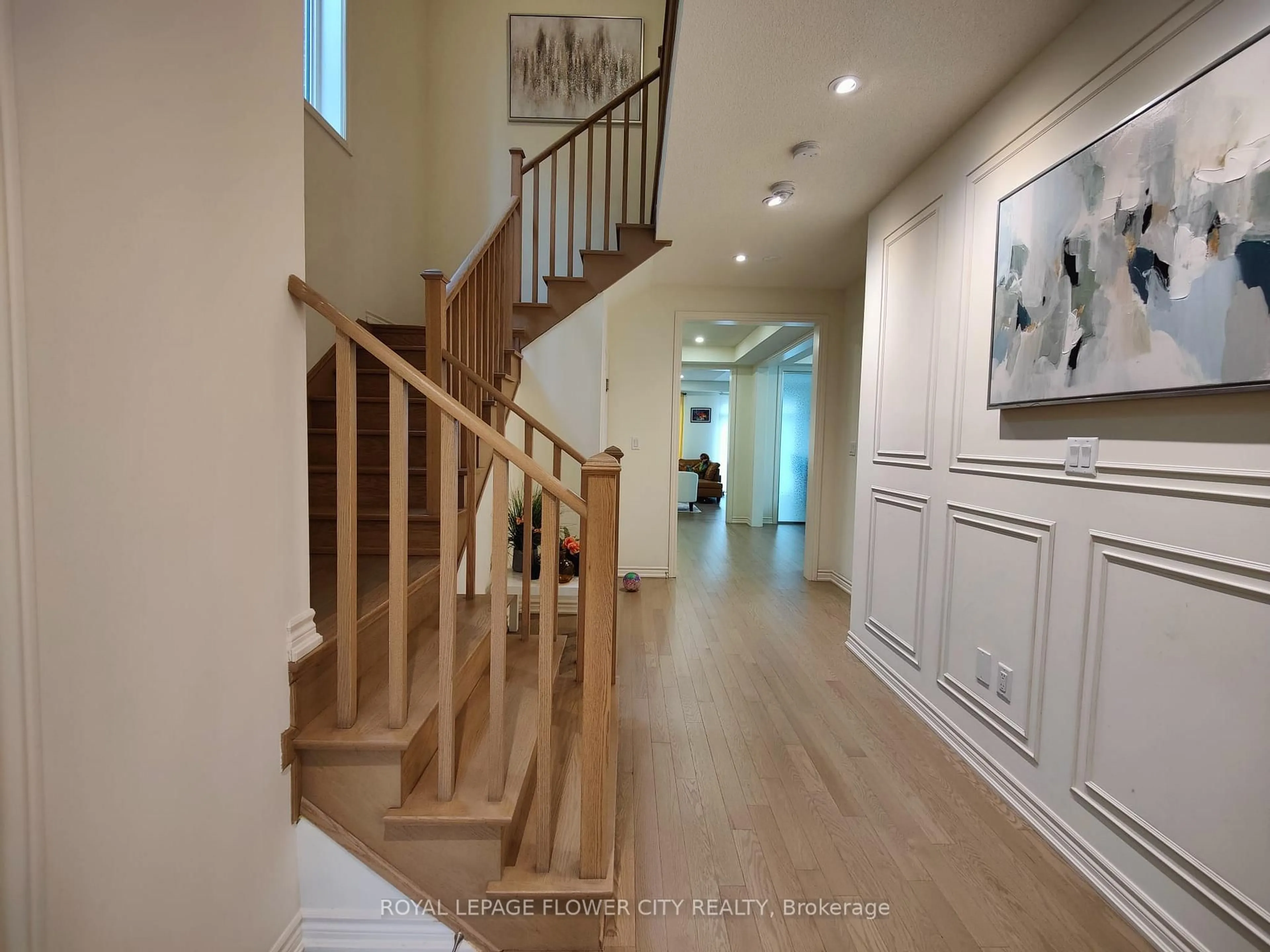 Indoor foyer for 360 Valleyway Dr, Brampton Ontario L6S 5S7