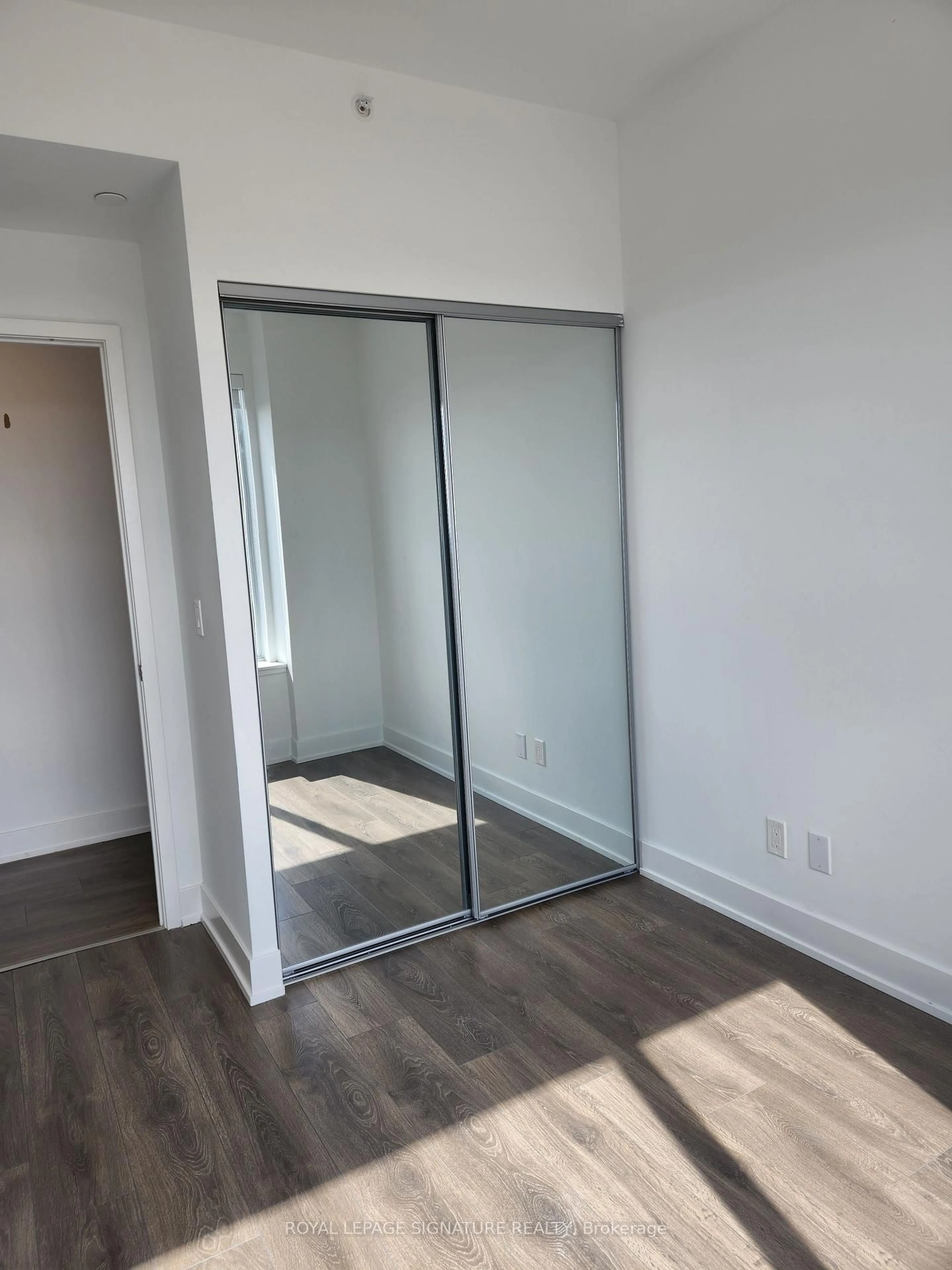 A pic of a room for 297 Oakwalk Dr #2004, Oakville Ontario L6H 3R6