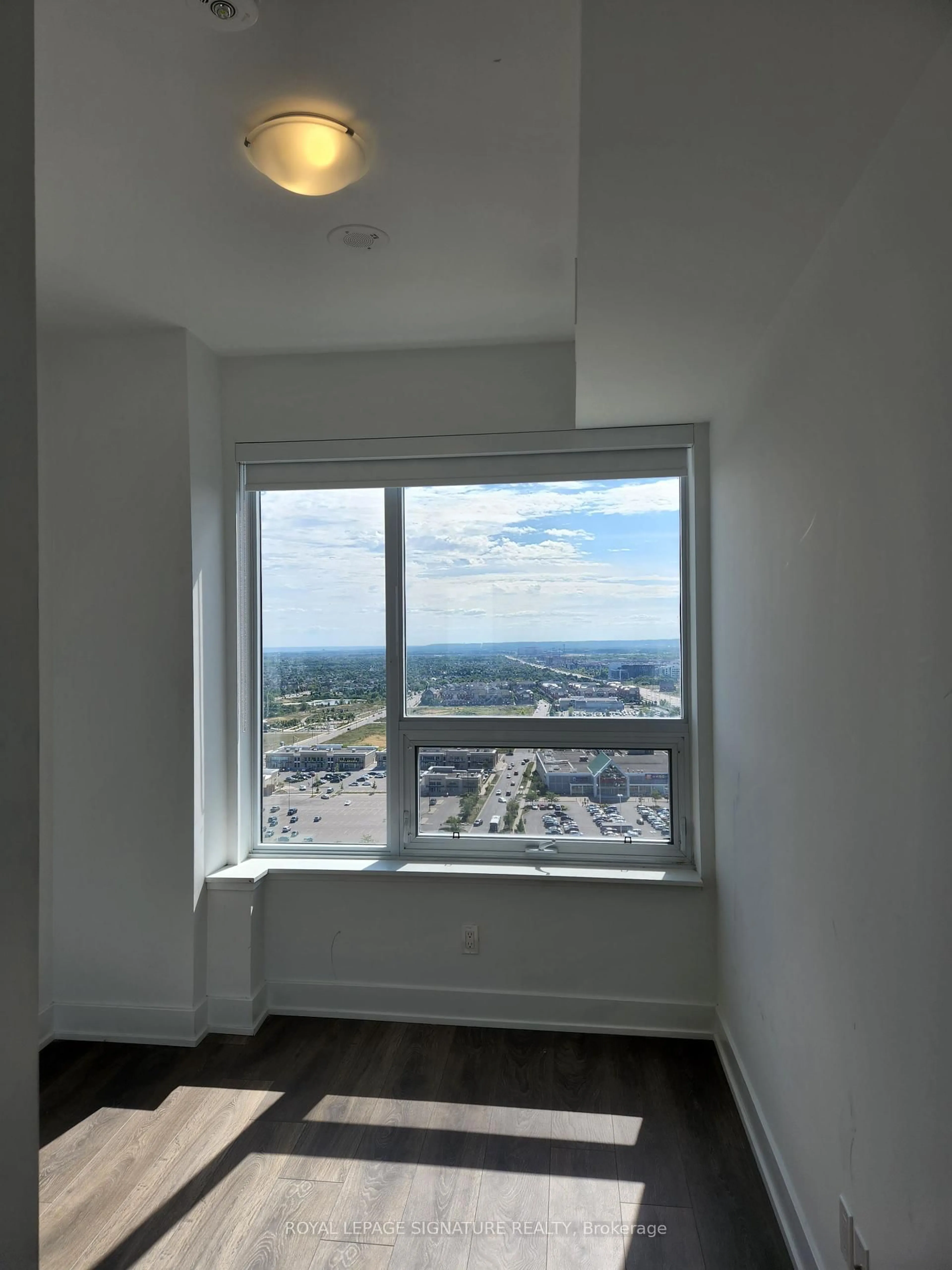 A pic of a room for 297 Oakwalk Dr #2004, Oakville Ontario L6H 3R6