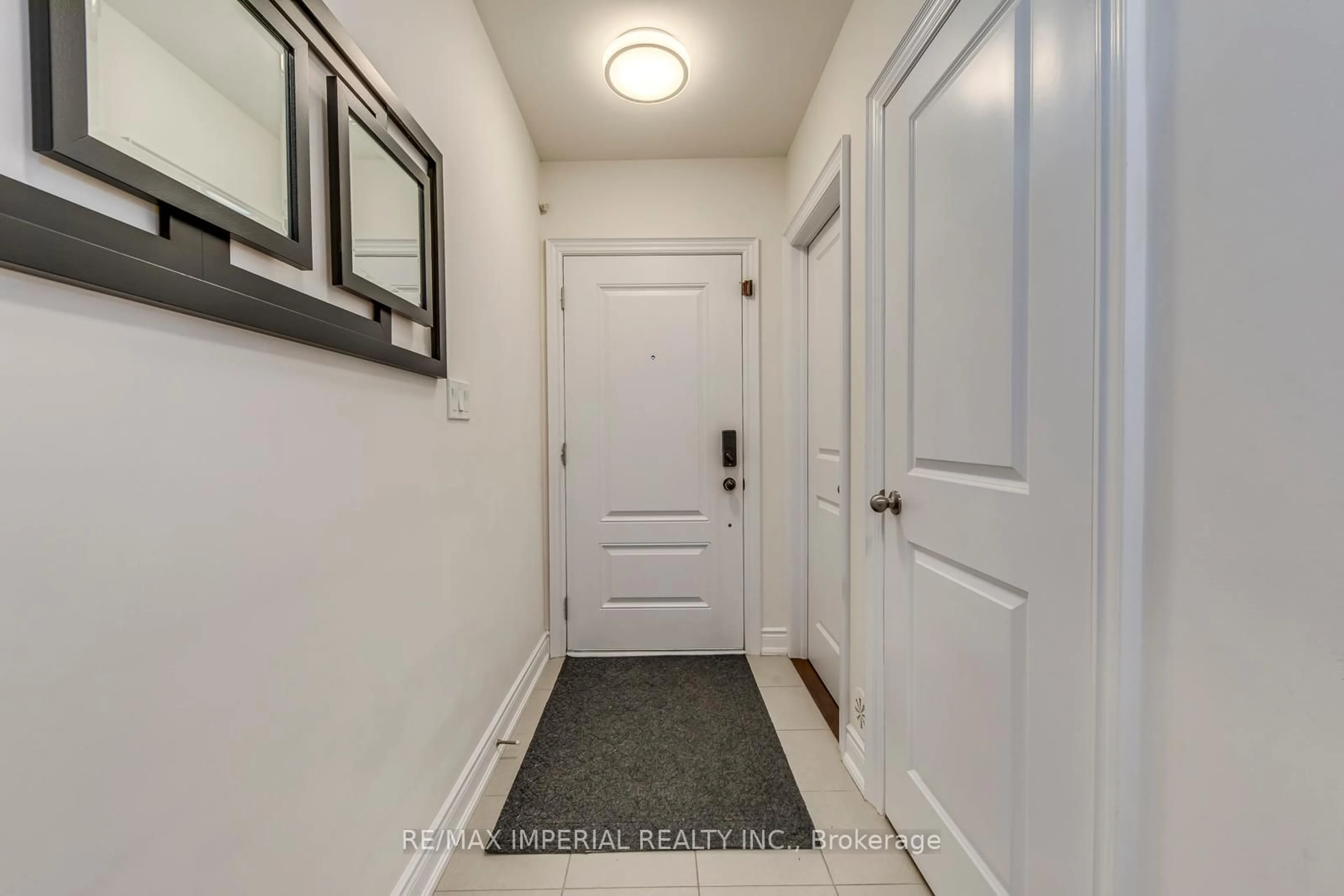 Indoor entryway for 2153 Lillykin St, Oakville Ontario L6H 0N2
