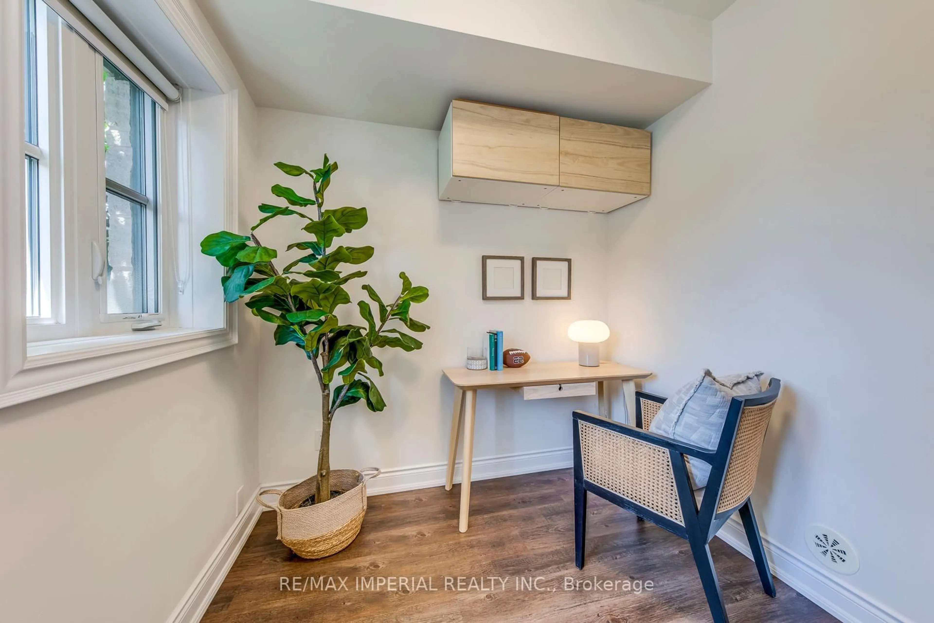 A pic of a room for 2153 Lillykin St, Oakville Ontario L6H 0N2