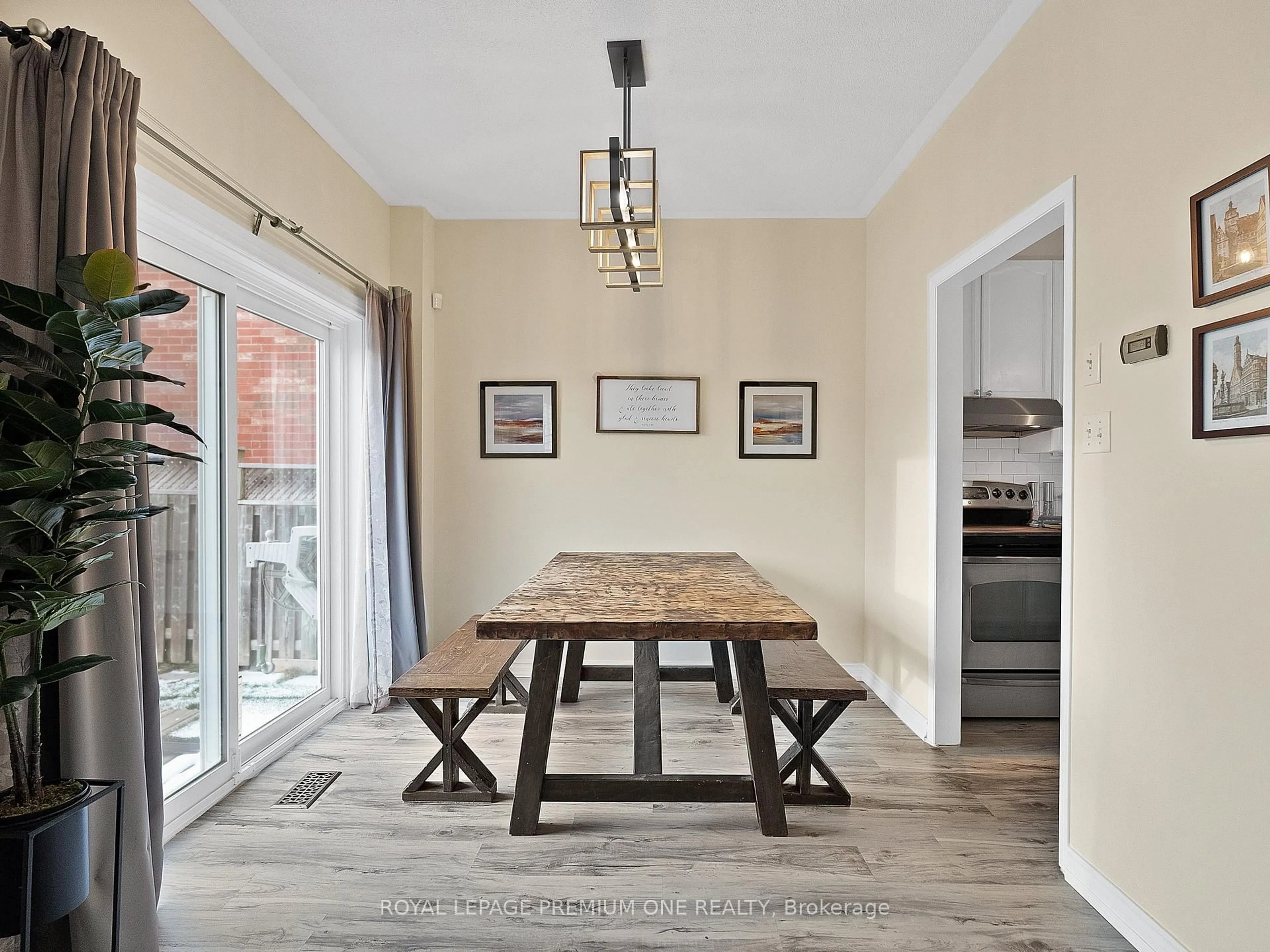 Dining room, unknown for 62 Twin Willow Cres, Brampton Ontario L7A 1K2