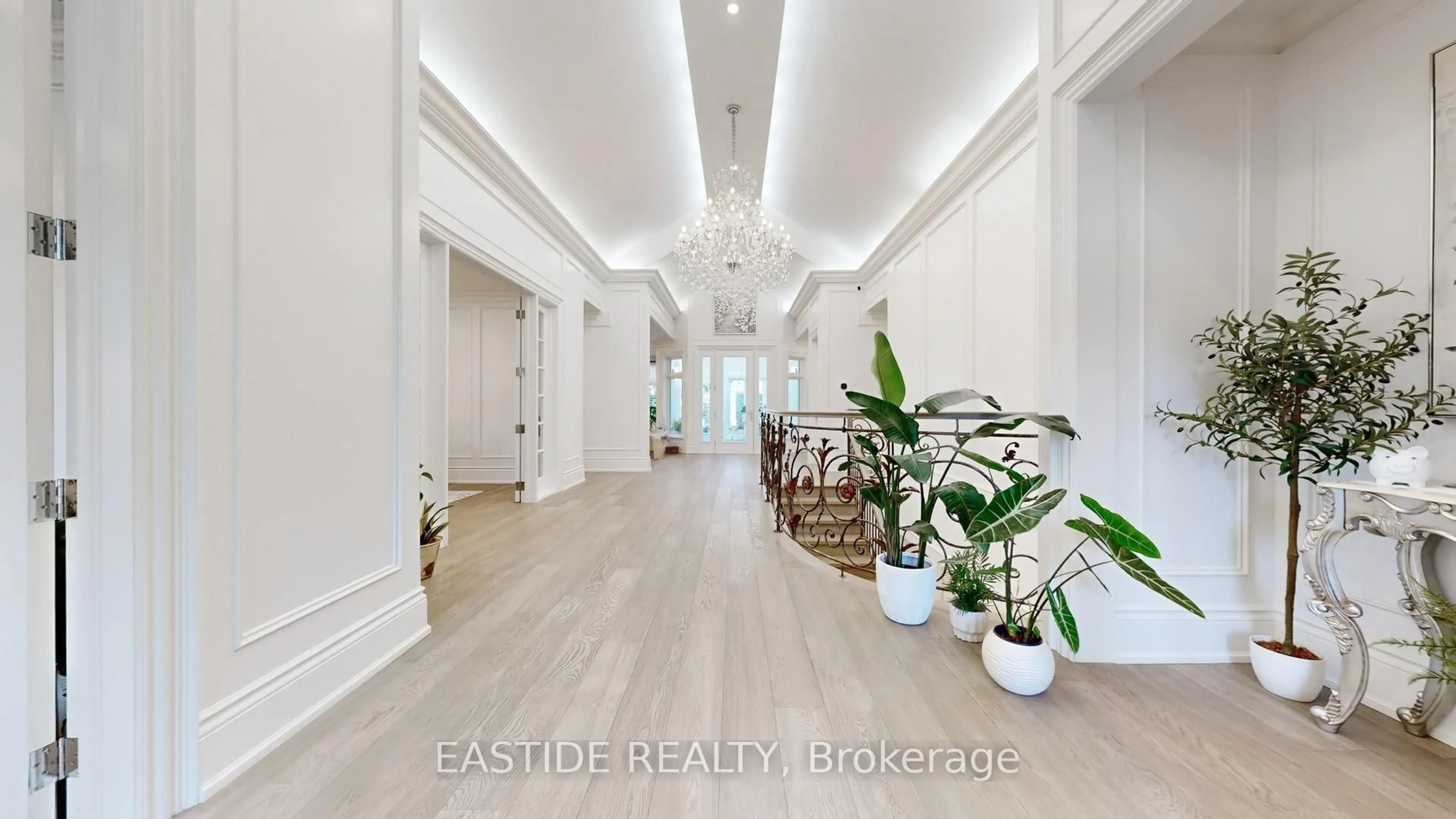 Indoor entryway for 431 Fourth Line, Oakville Ontario L6L 5A5