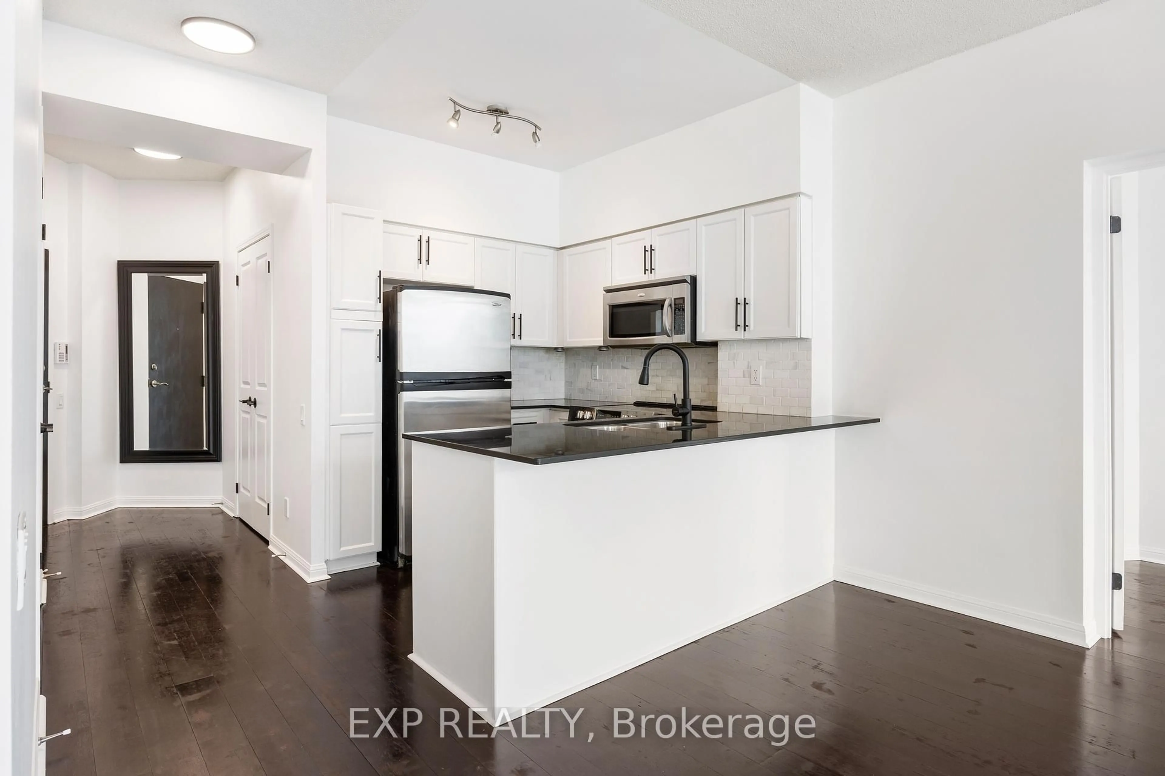 Standard kitchen, unknown for 15 Windermere Ave #2501, Toronto Ontario M6S 5A2