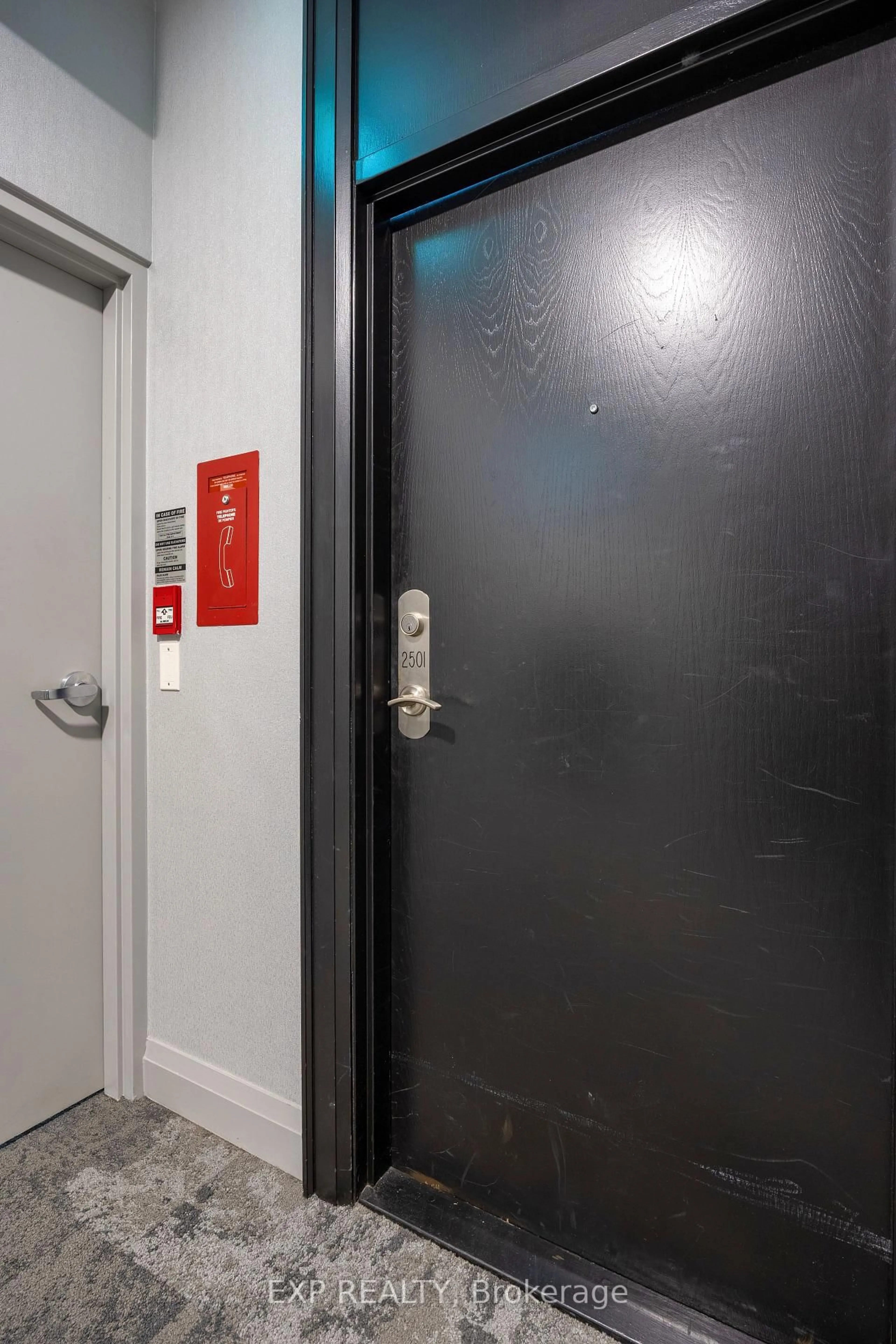 Indoor foyer for 15 Windermere Ave #2501, Toronto Ontario M6S 5A2