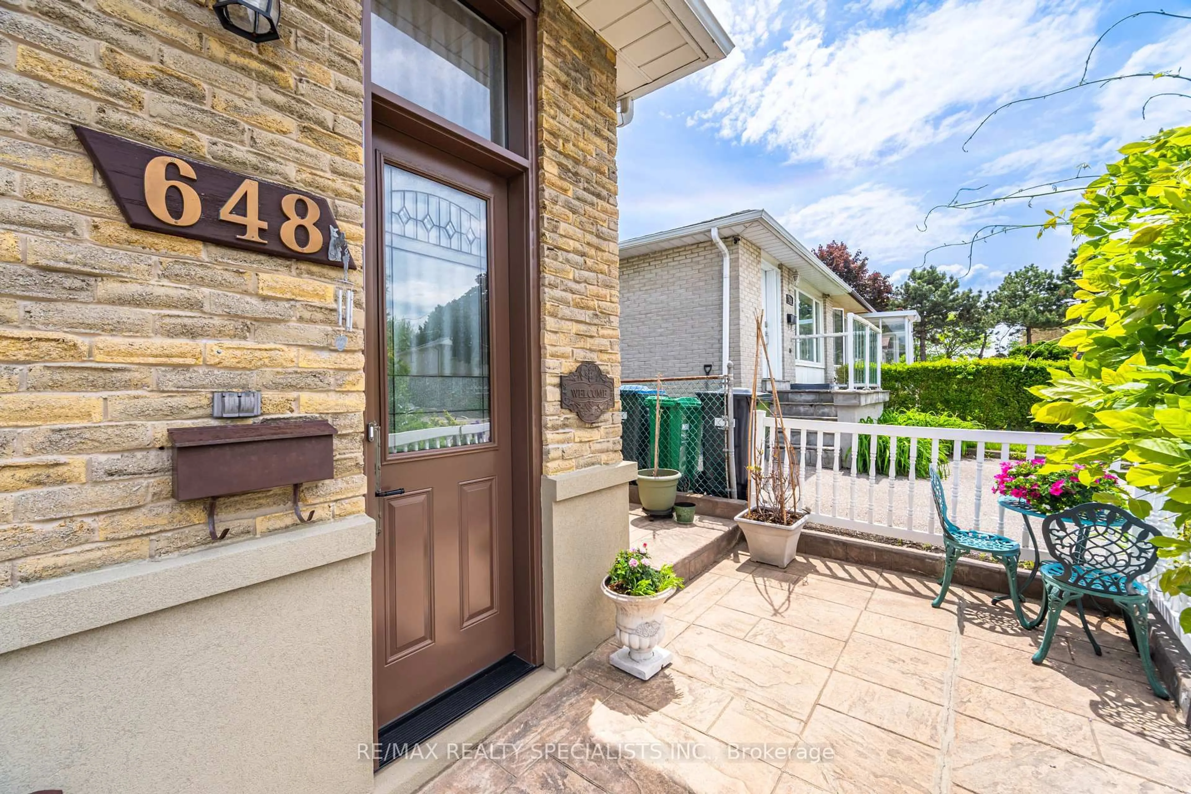 Indoor entryway for 648 Dodsworth Cres, Mississauga Ontario L4Y 2H5