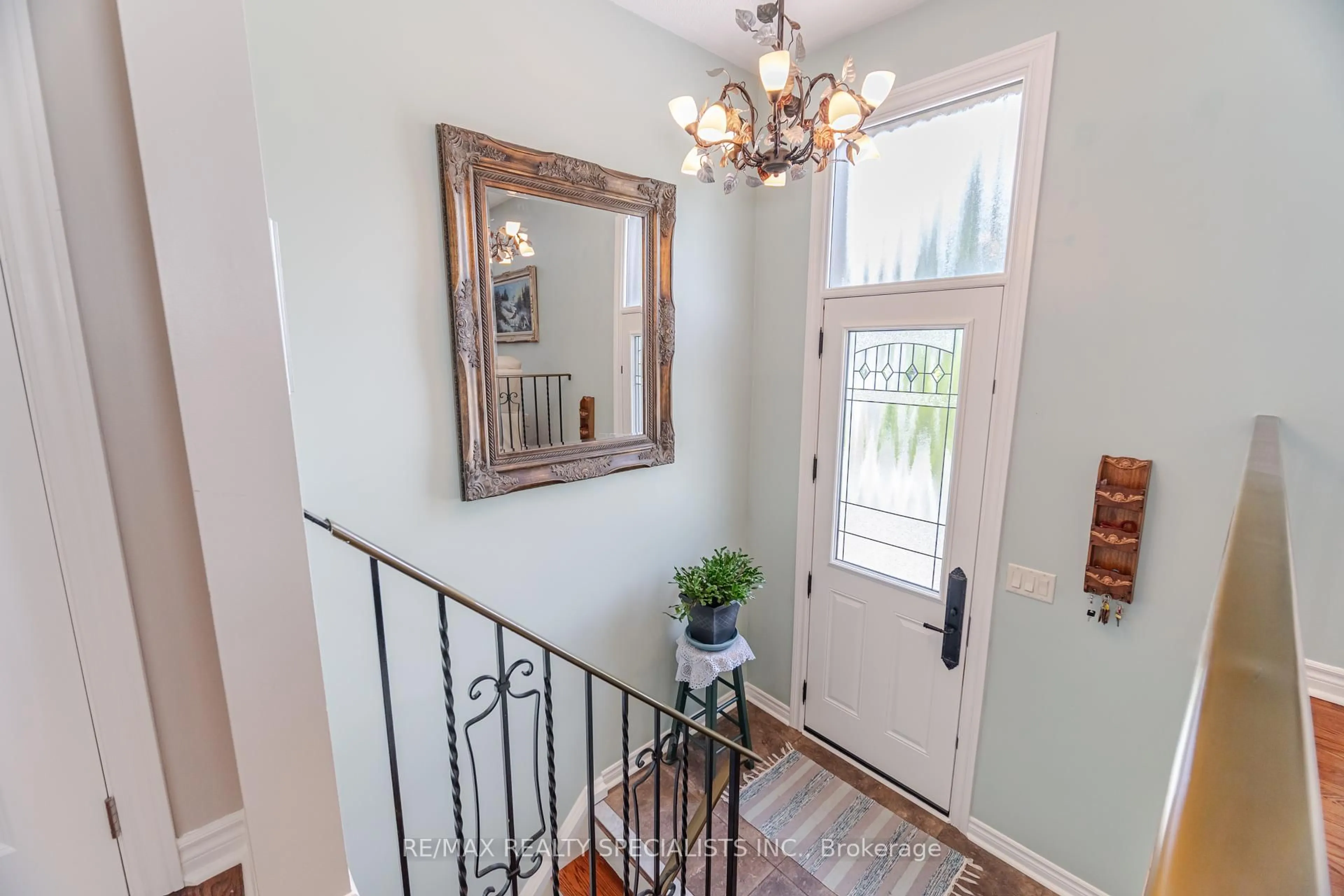 Indoor entryway for 648 Dodsworth Cres, Mississauga Ontario L4Y 2H5
