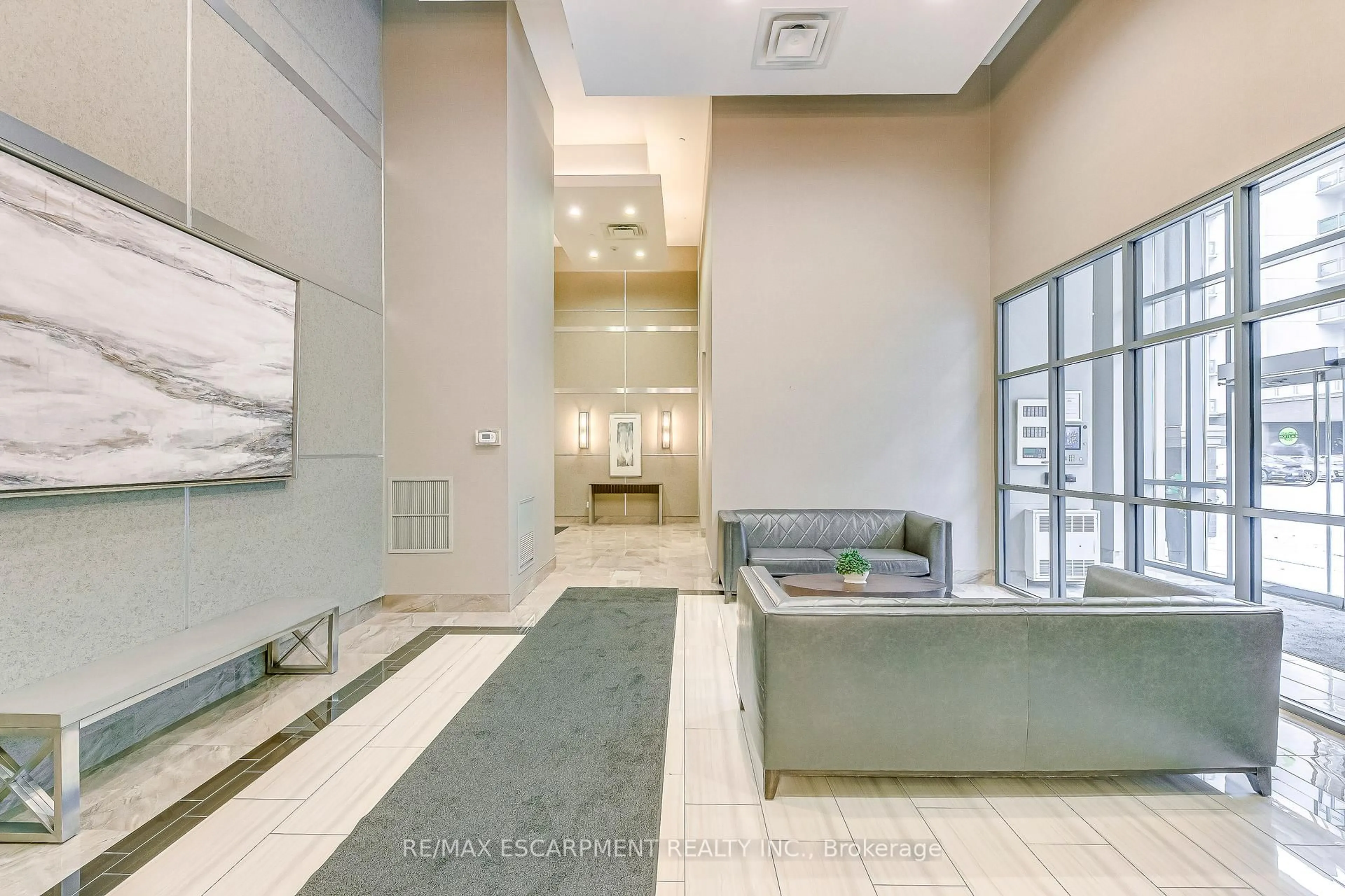 Indoor foyer for 2490 Old Bronte Rd #613, Oakville Ontario L6M 0Y5