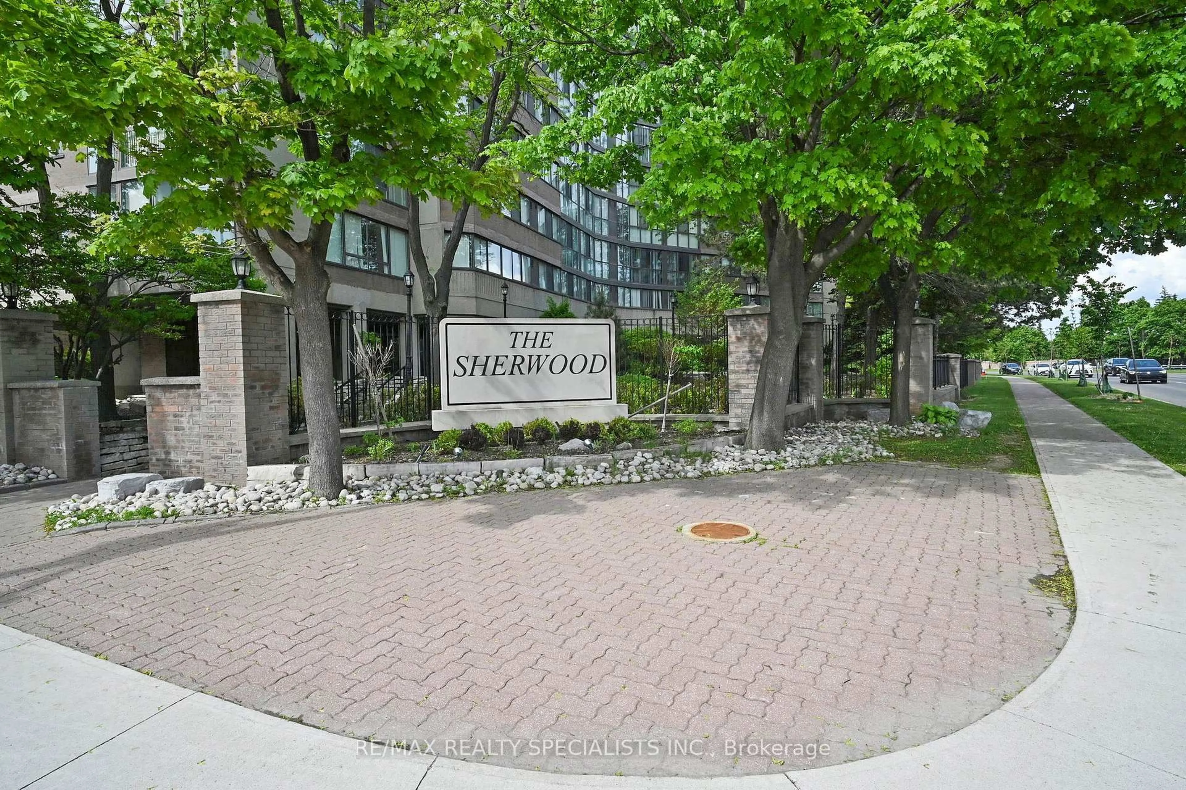 Patio, street for 4235 Sherwoodtowne Blvd #802, Mississauga Ontario L4Z 1W3