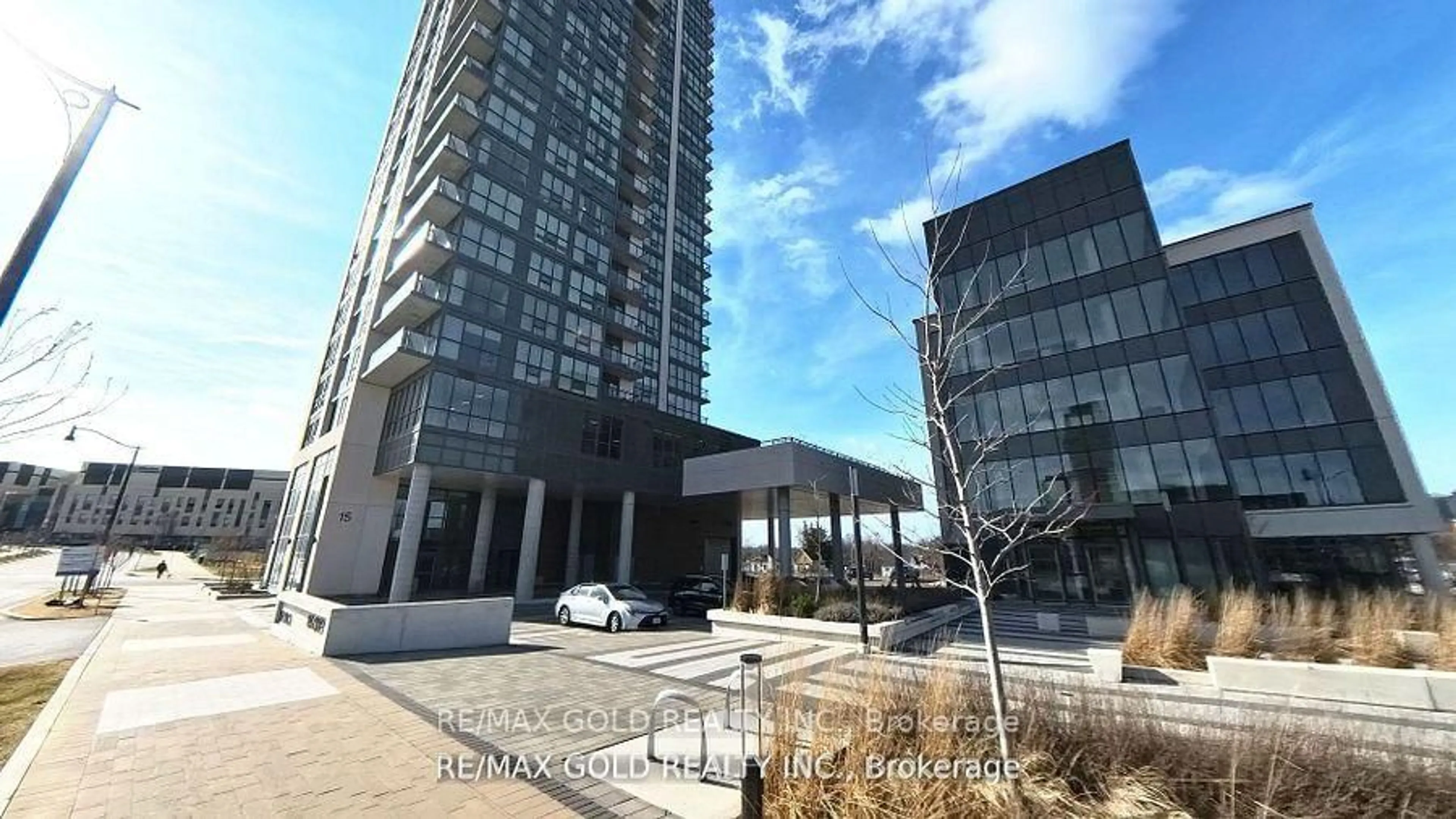 Indoor foyer for 15 Lynch St #704, Brampton Ontario L6W 2Z8