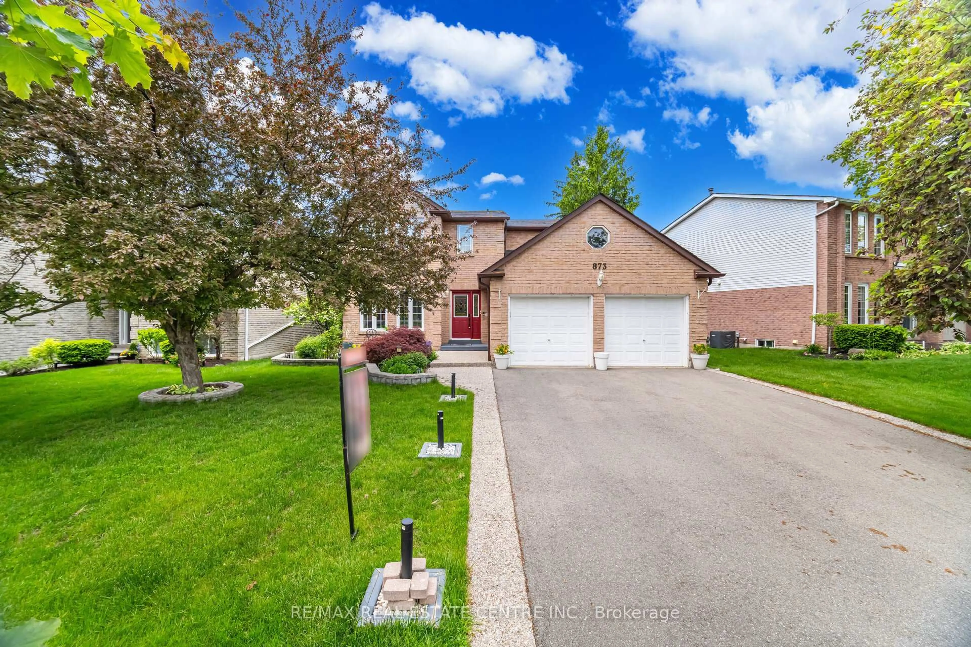 A pic from outside/outdoor area/front of a property/back of a property/a pic from drone, street for 873 Morley Ave, Milton Ontario L9T 4Y2