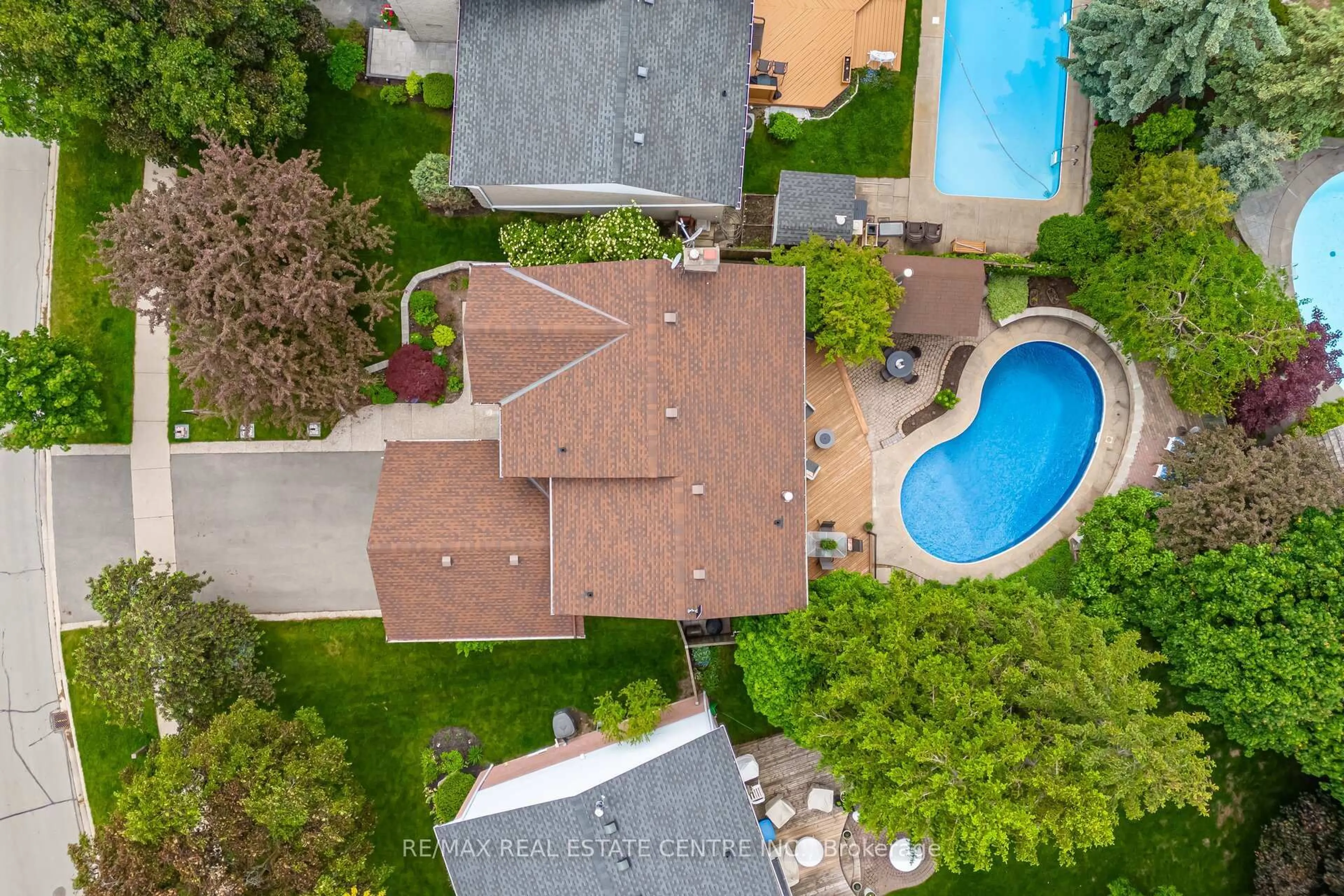 A pic from outside/outdoor area/front of a property/back of a property/a pic from drone, unknown for 873 Morley Ave, Milton Ontario L9T 4Y2