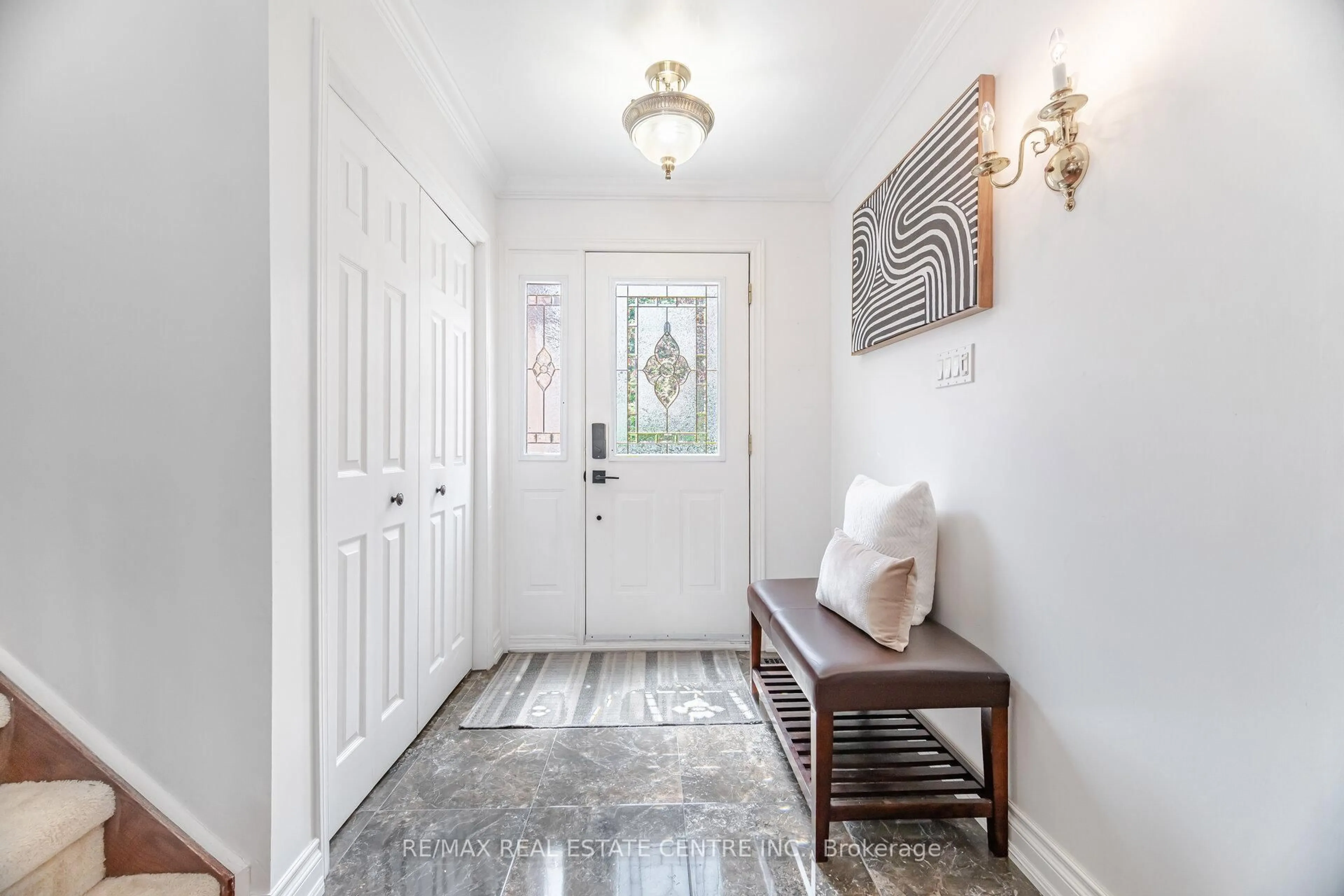 Indoor entryway for 873 Morley Ave, Milton Ontario L9T 4Y2