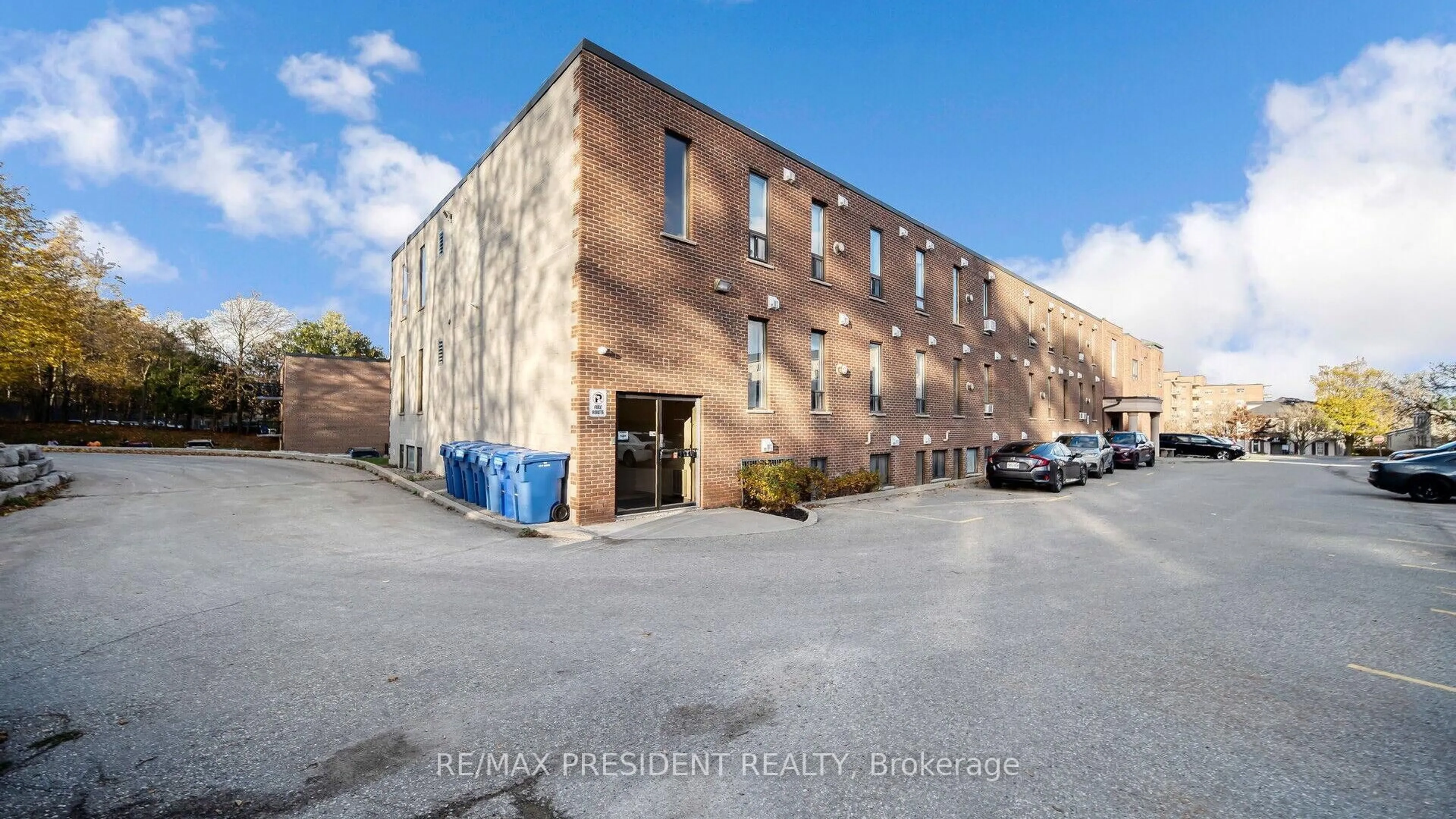 Patio, building for 70 First St #301, Orangeville Ontario L9W 2E5