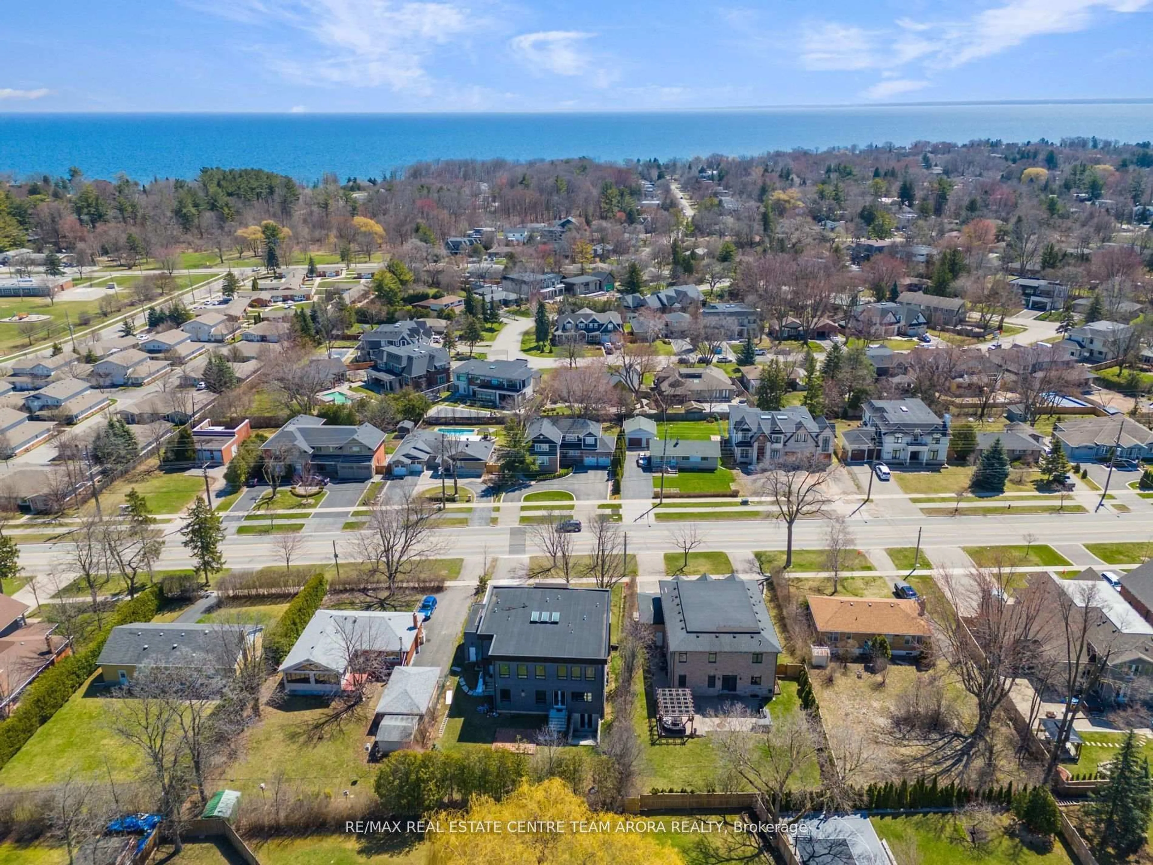 A pic from outside/outdoor area/front of a property/back of a property/a pic from drone, water/lake/river/ocean view for 1325 Rebecca St, Oakville Ontario L6L 1Z3