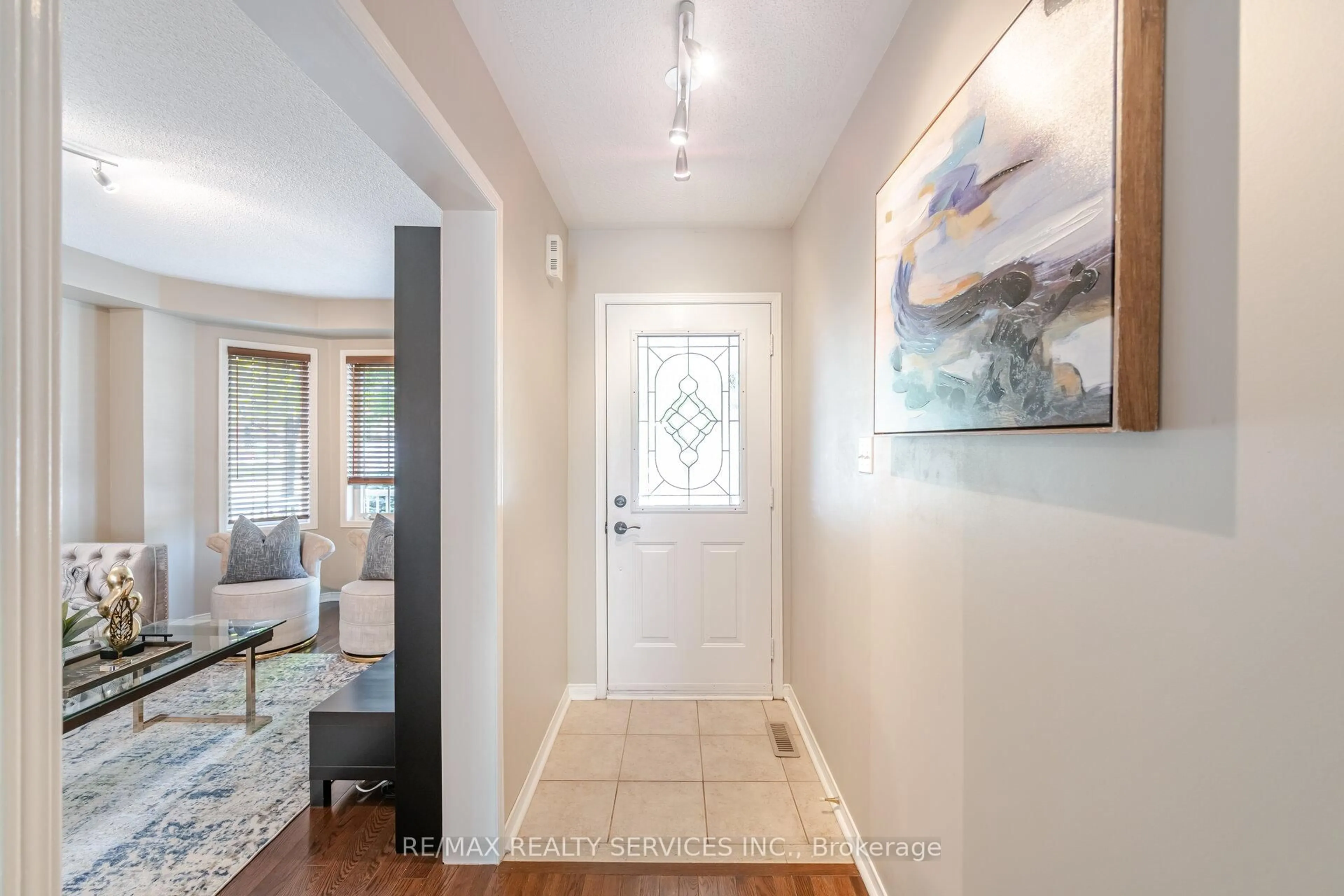 Indoor entryway for 20 Topiary Lane, Brampton Ontario L7A 2K6