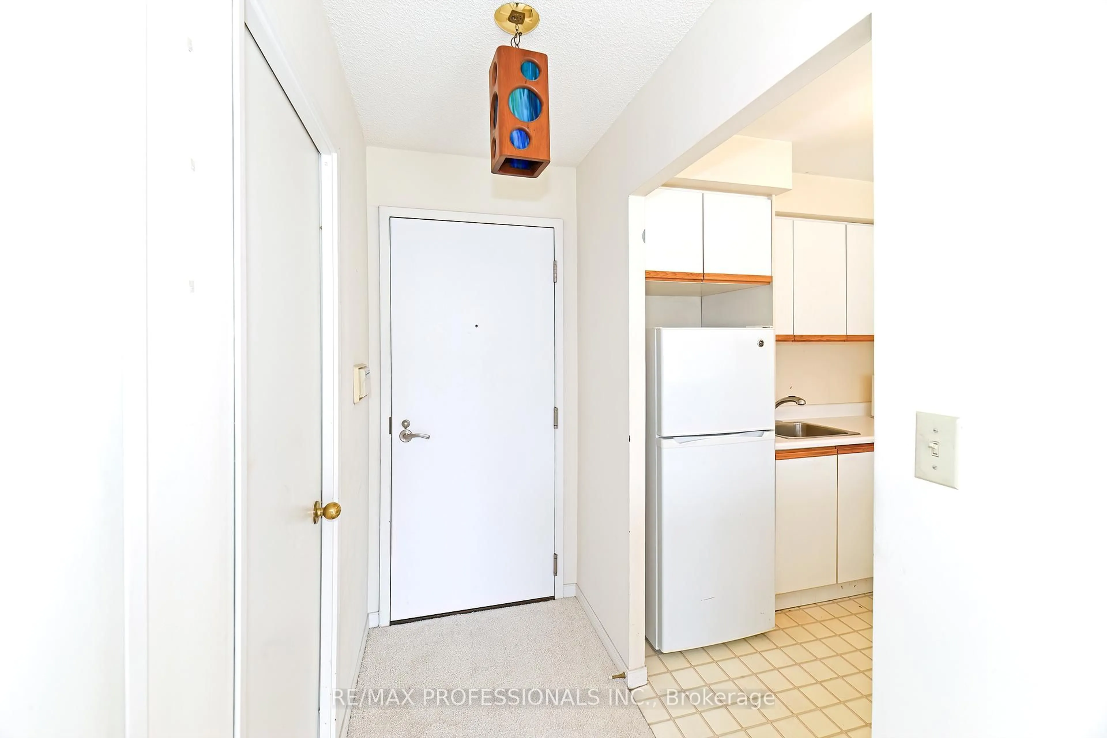 Standard kitchen, ceramic/tile floor for 2261 Lakeshore Blvd #528, Toronto Ontario M8V 3X1