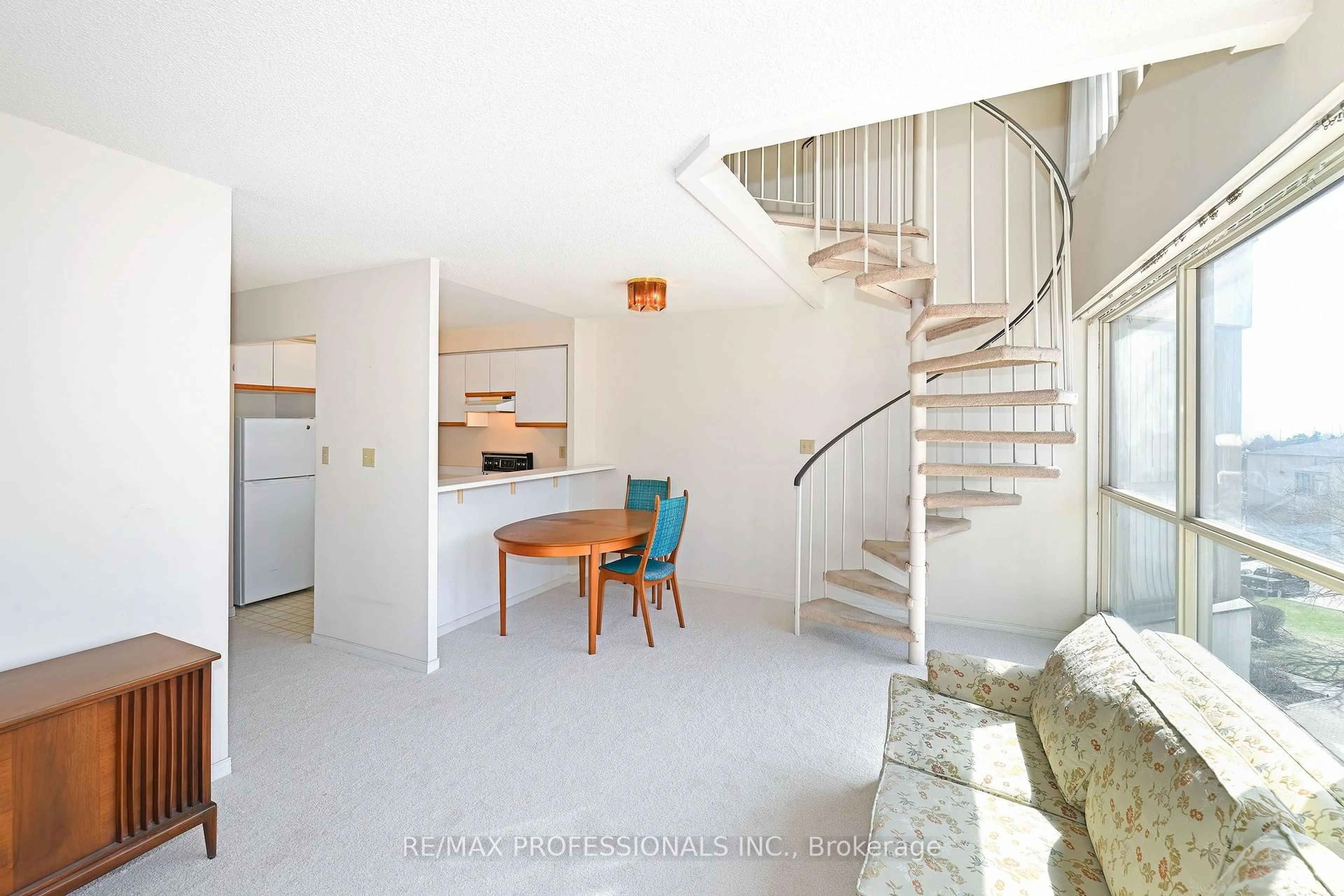 Unknown for 2261 Lakeshore Blvd #528, Toronto Ontario M8V 3X1
