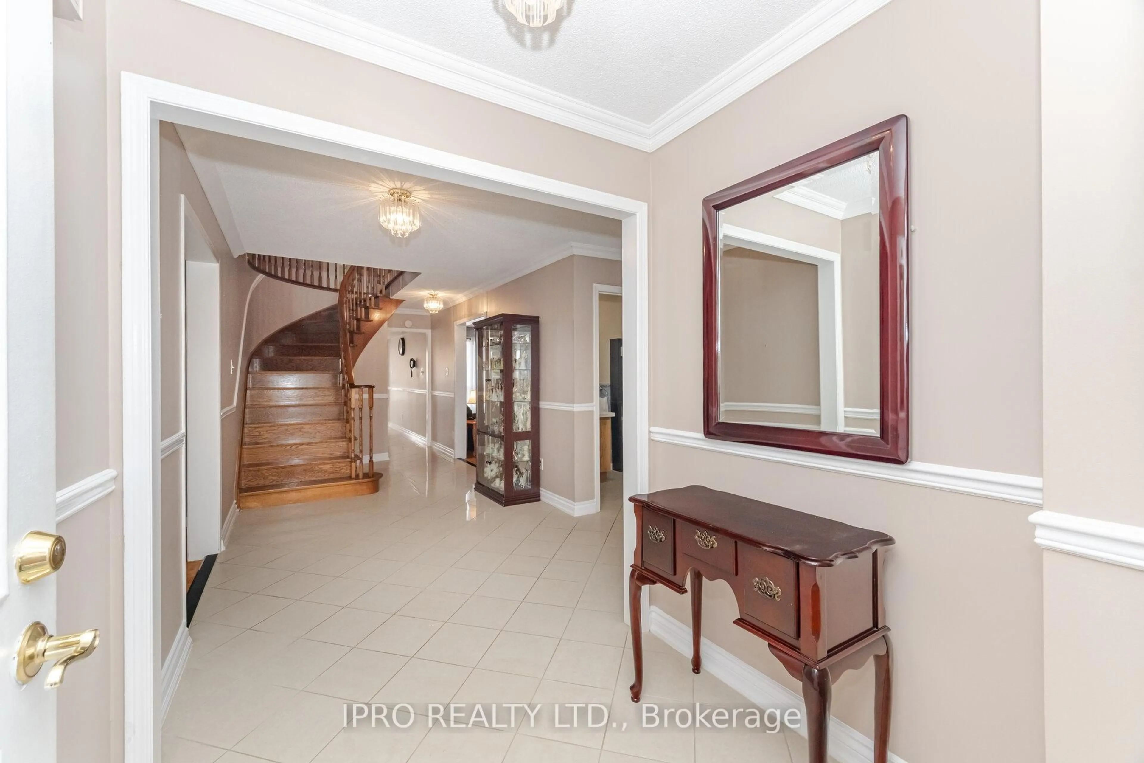 Indoor foyer for 97 Major Wm. Sharpe Dr, Brampton Ontario L6X 3V1