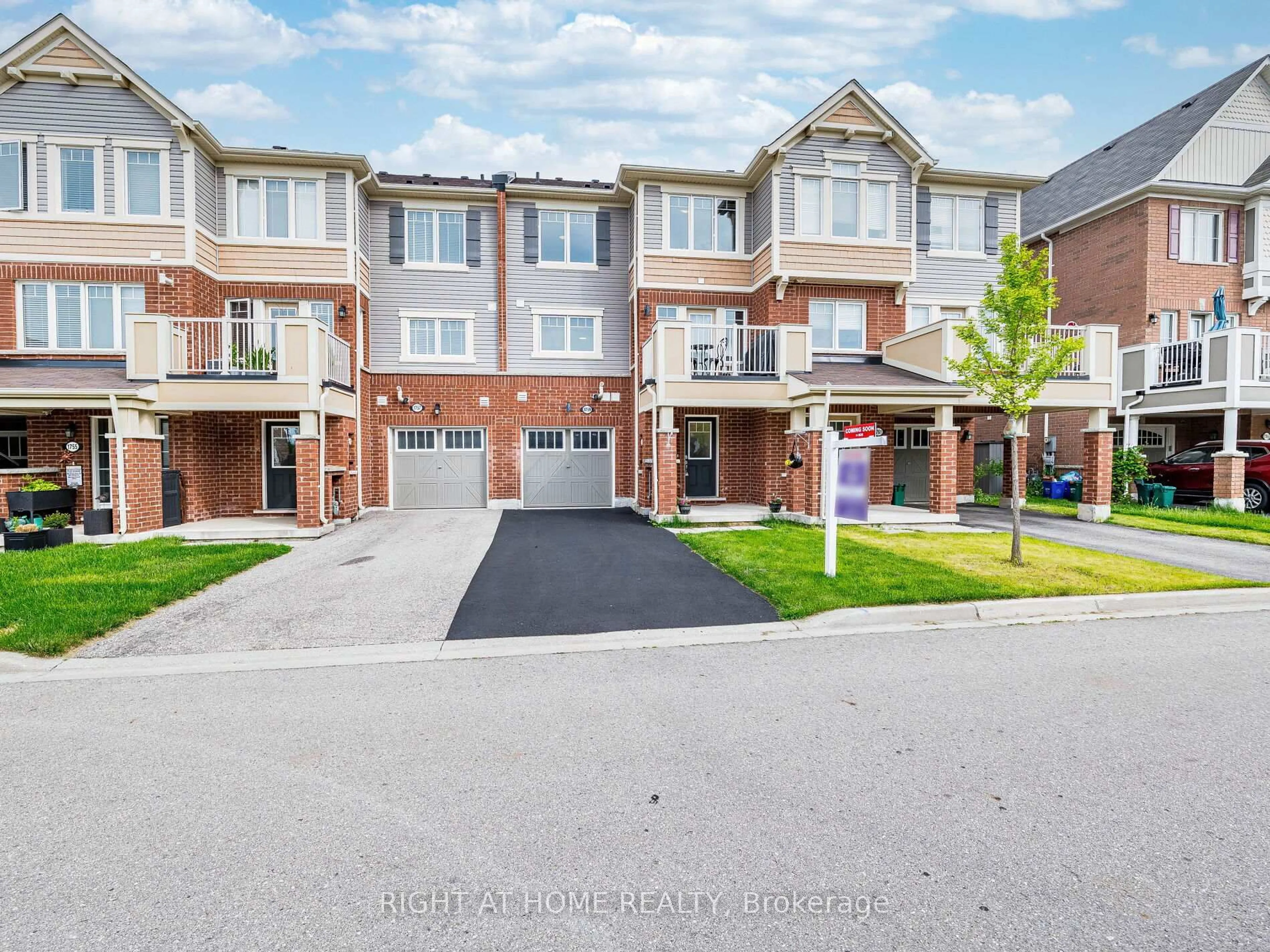 A pic from outside/outdoor area/front of a property/back of a property/a pic from drone, street for 1759 Copeland Circ, Milton Ontario L9T 8X8