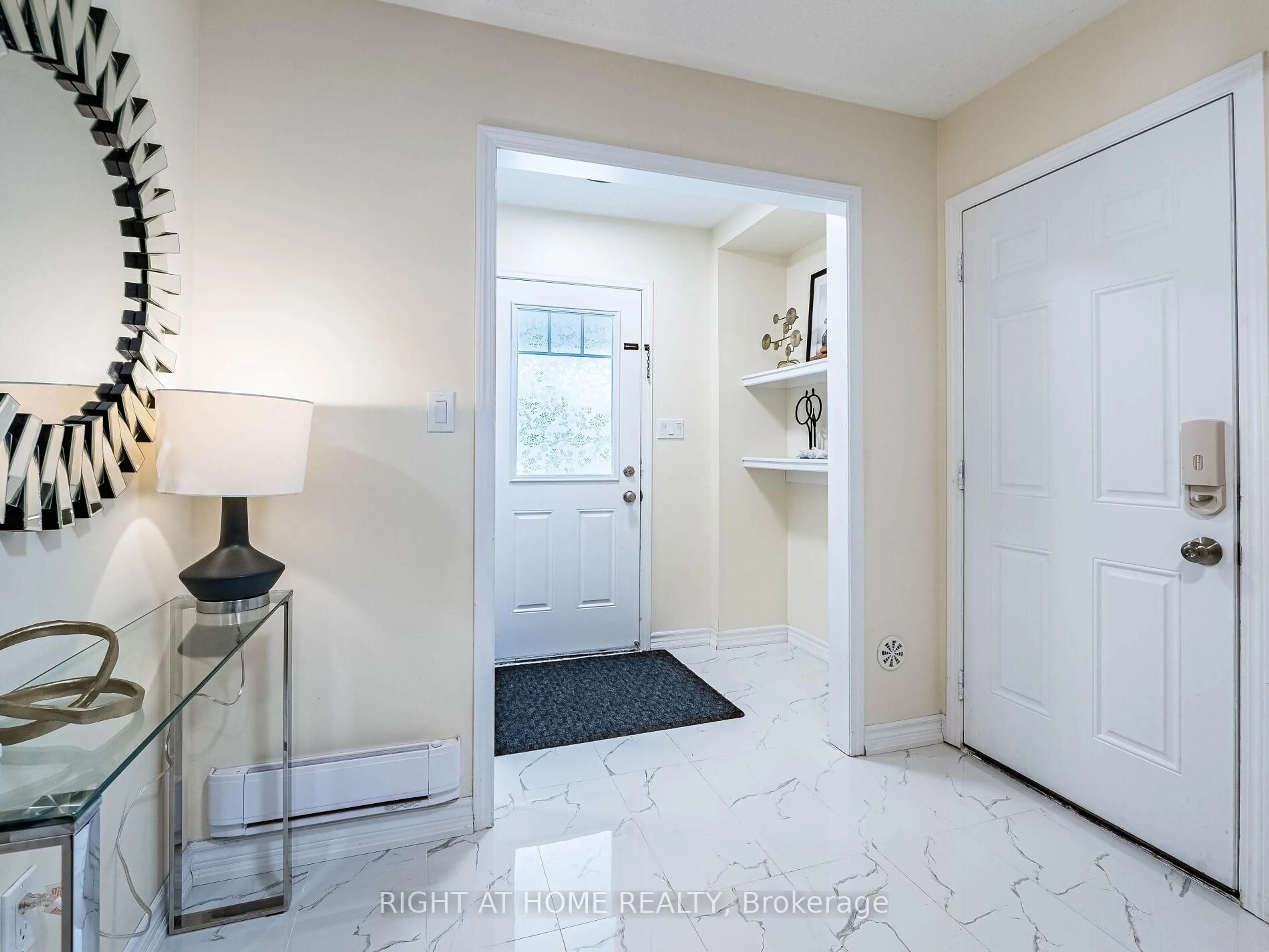 Indoor entryway for 1759 Copeland Circ, Milton Ontario L9T 8X8