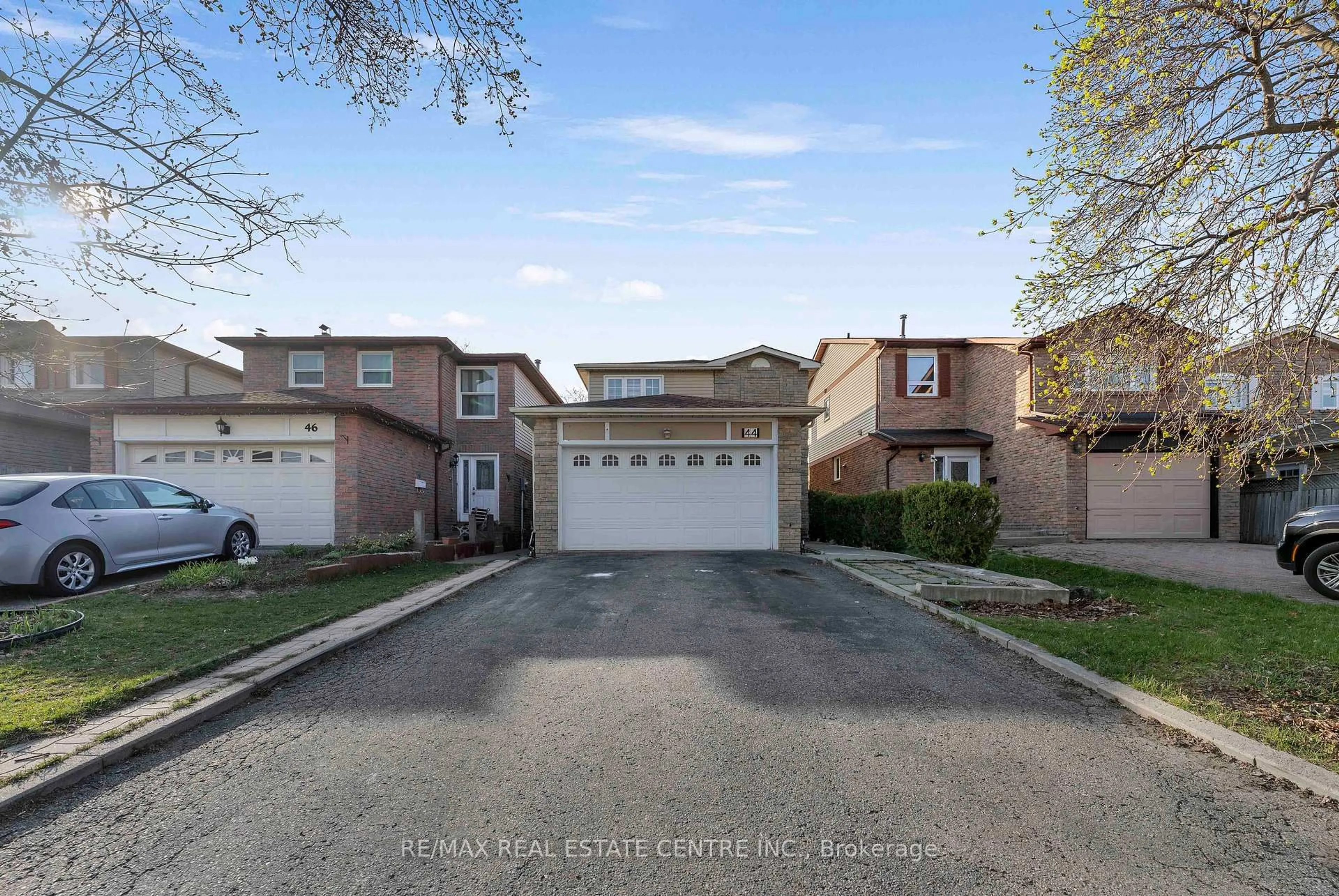 A pic from outside/outdoor area/front of a property/back of a property/a pic from drone, street for 44 Abelard Ave, Brampton Ontario L6Y 2K8