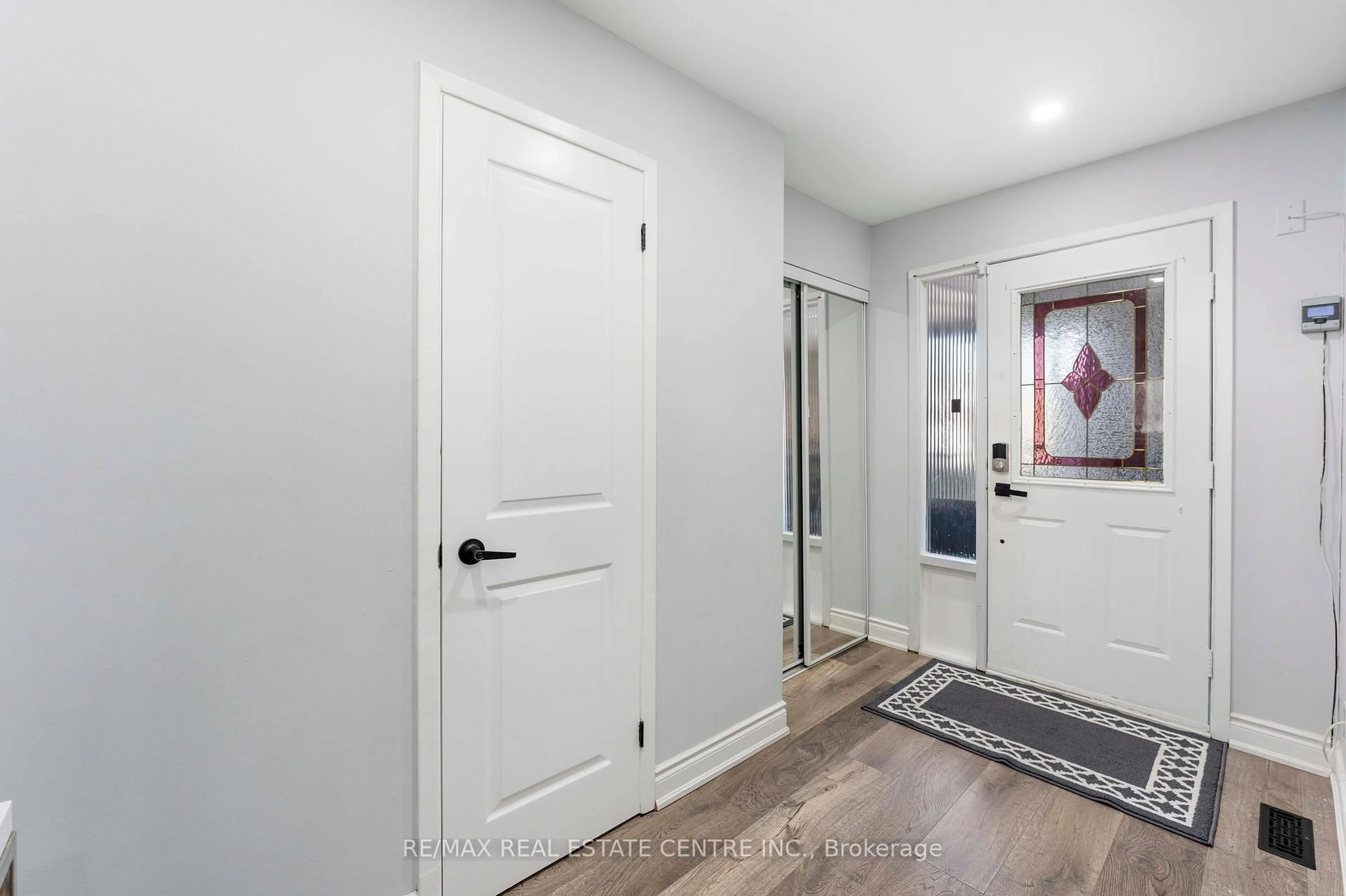 Indoor entryway for 44 Abelard Ave, Brampton Ontario L6Y 2K8