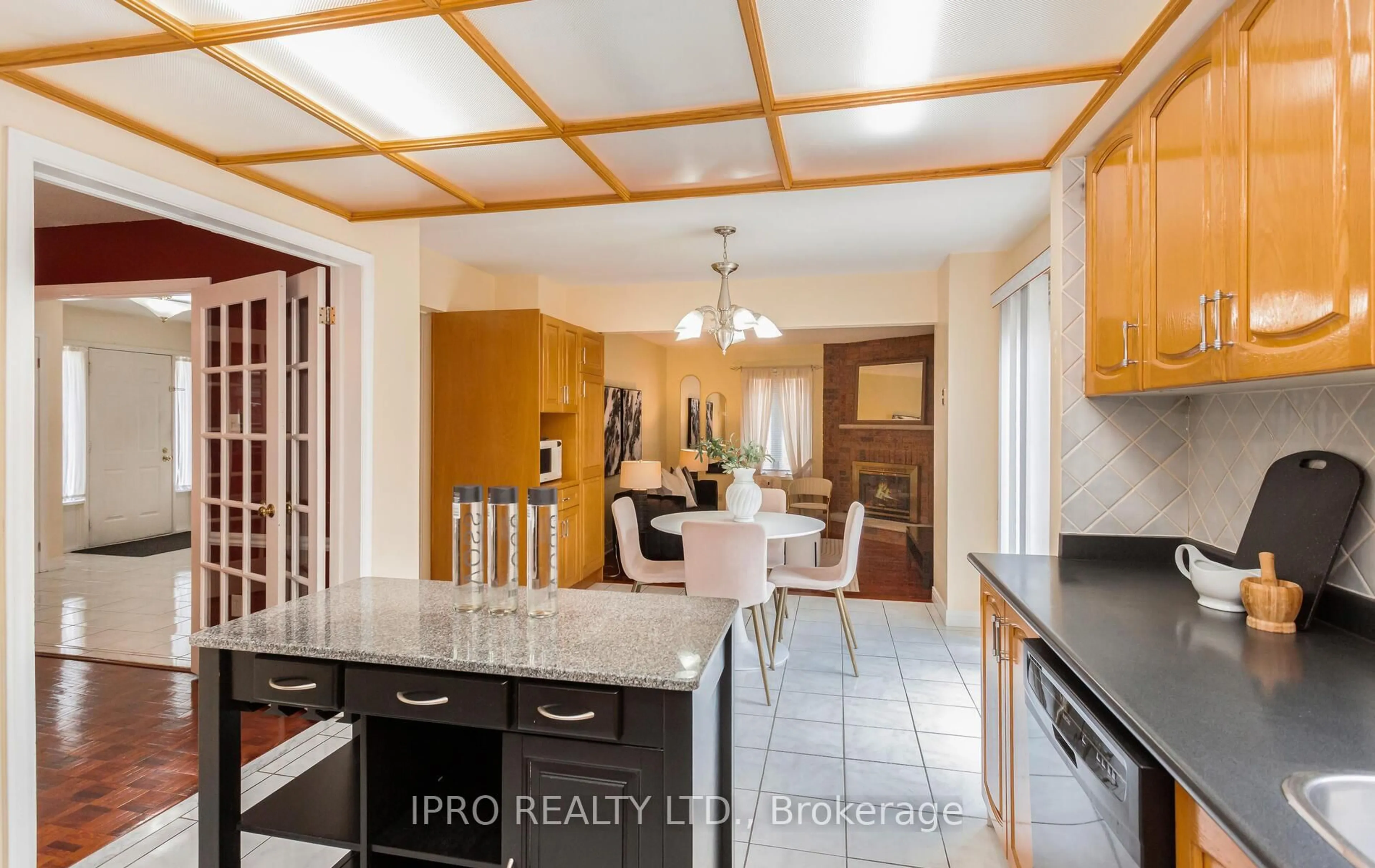 Open concept kitchen, ceramic/tile floor for 14 Burt Dr, Brampton Ontario L6X 3H6